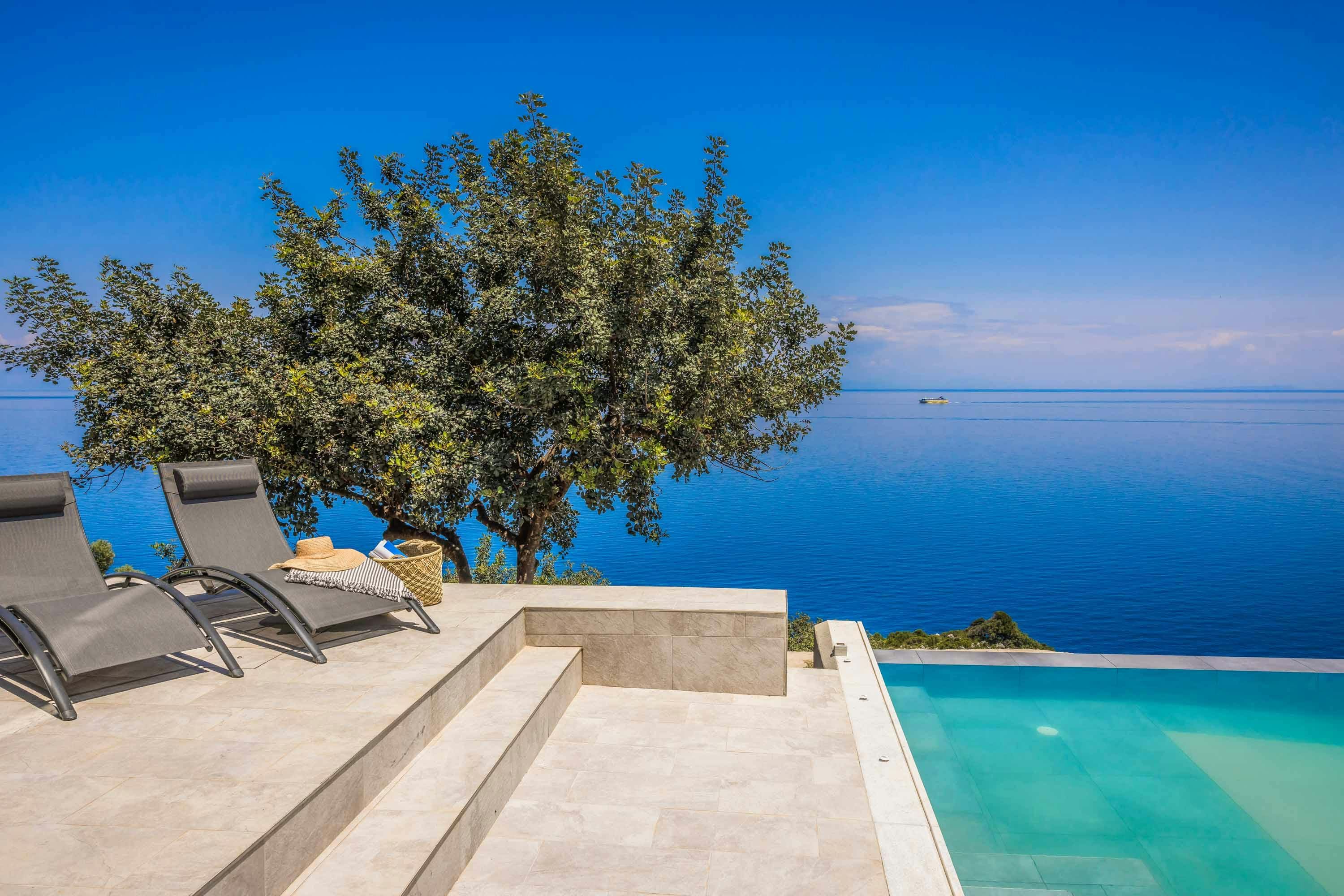 Villa Lefki AgiaKiriaki Kefalonia: Luxury 4-Bedroom Villa with Infinity Pool and Sea Views, Kefallonia