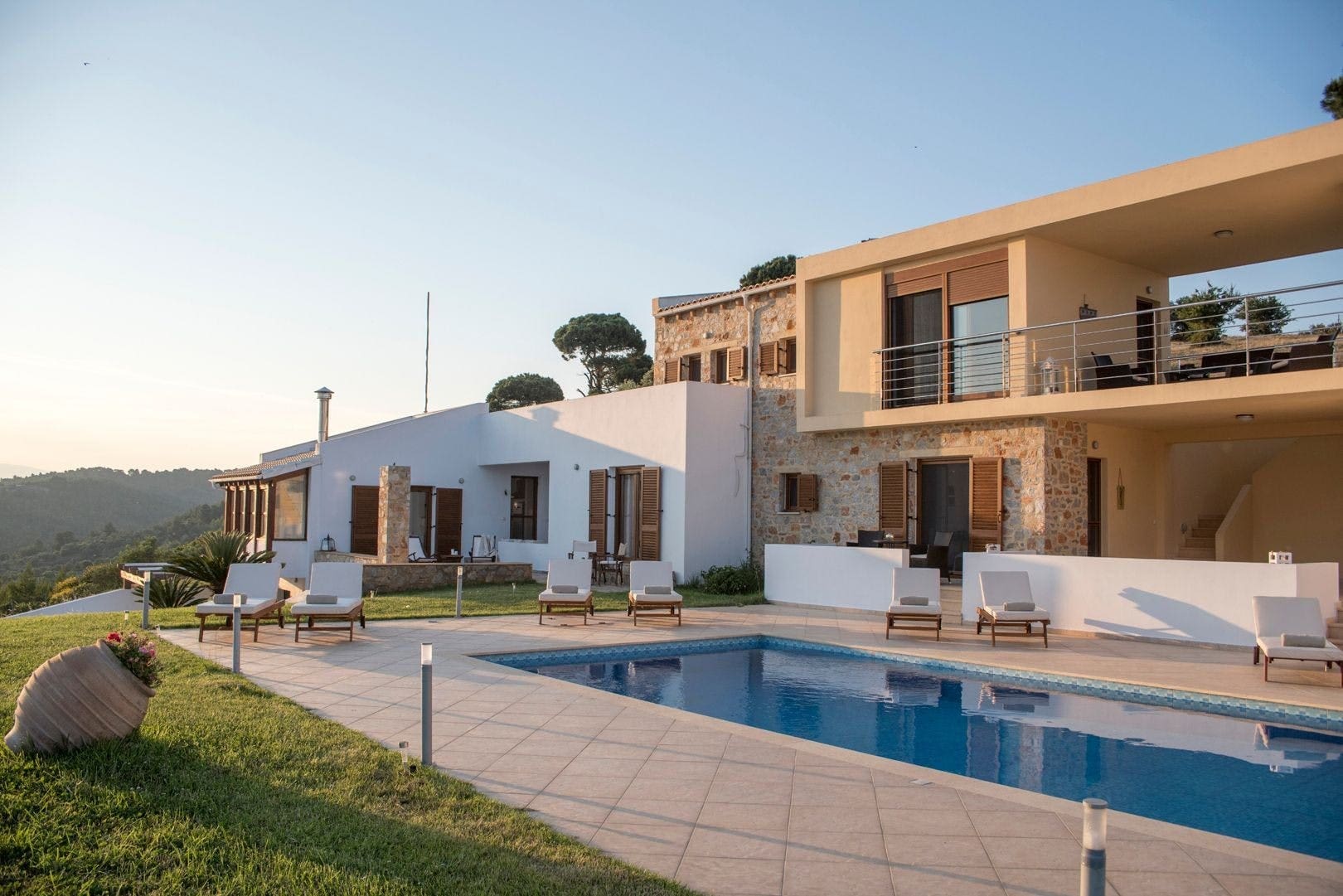Villa Zephyros Banika Skiathos: Exquisite 3-Bedroom Beachfront Apartment with Seaviews, Skiathos