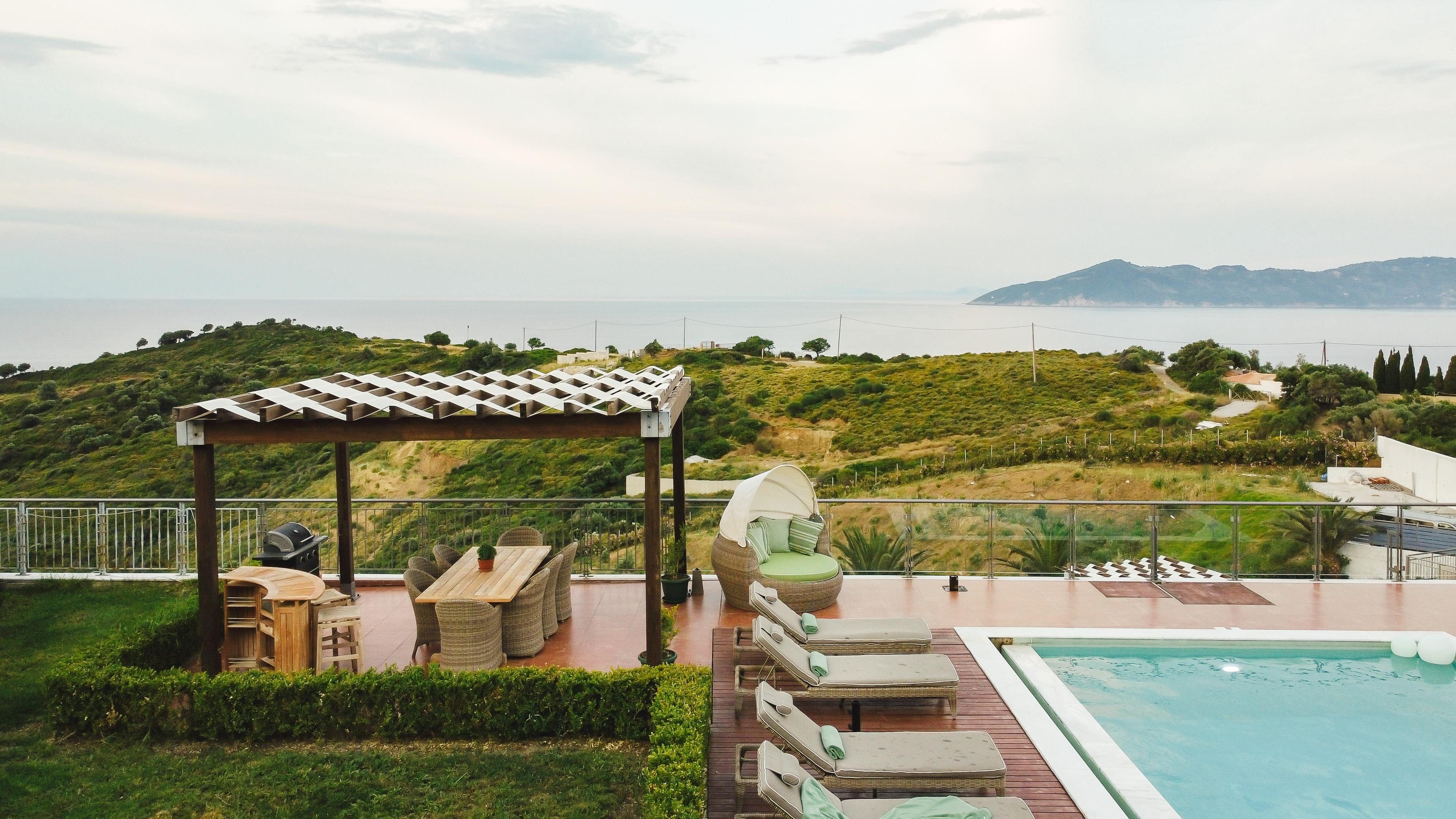 Villa Chrysos Mandraki Skiathos: Elegant 5-Bedroom Apartment with Seaview and Pool, Skiathos
