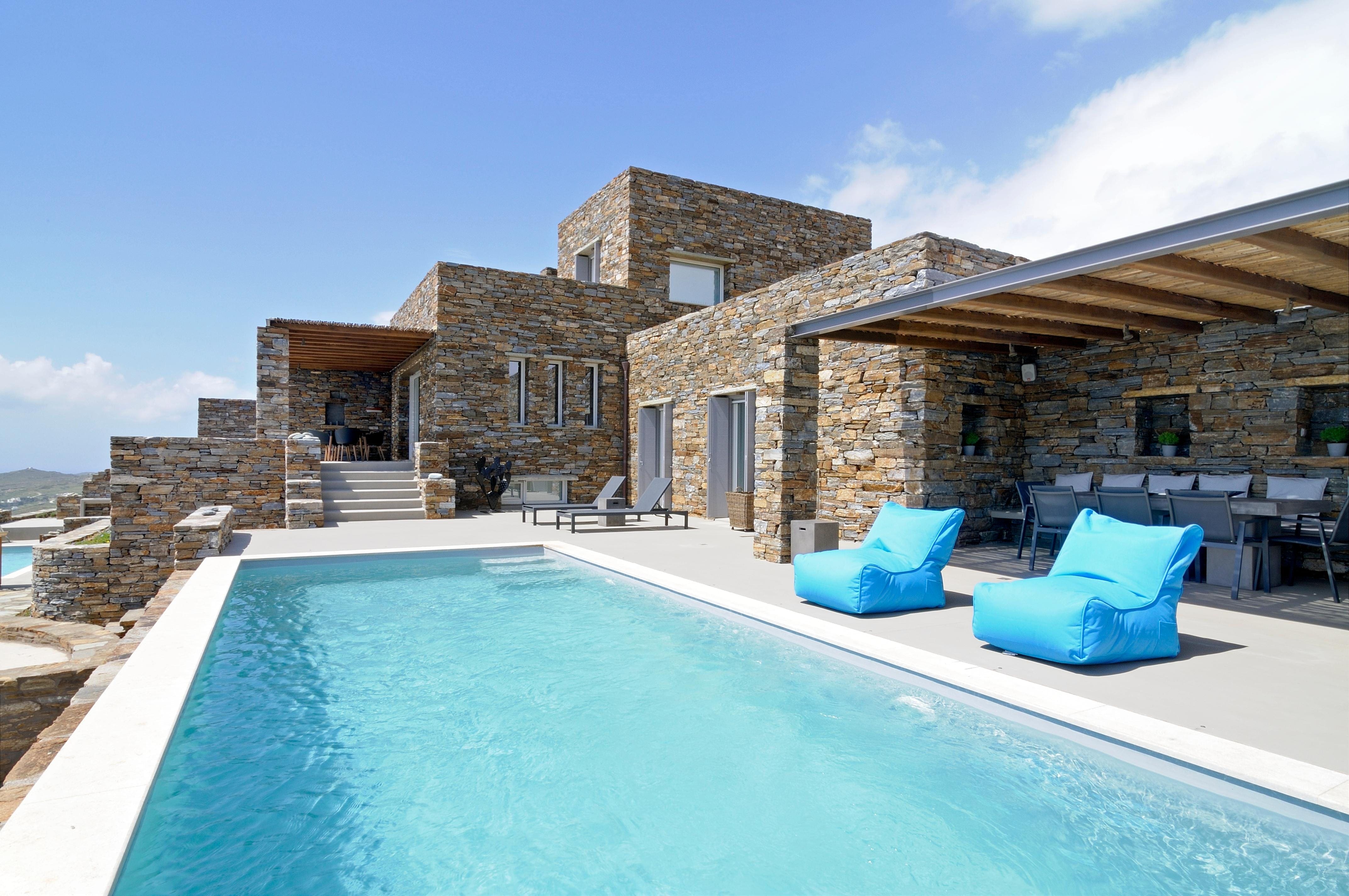 Villa Auge Exomvourgo Tinos: Luxurious 4-Bedroom Apartment with Infinity Pool and Sea Views, Tinos