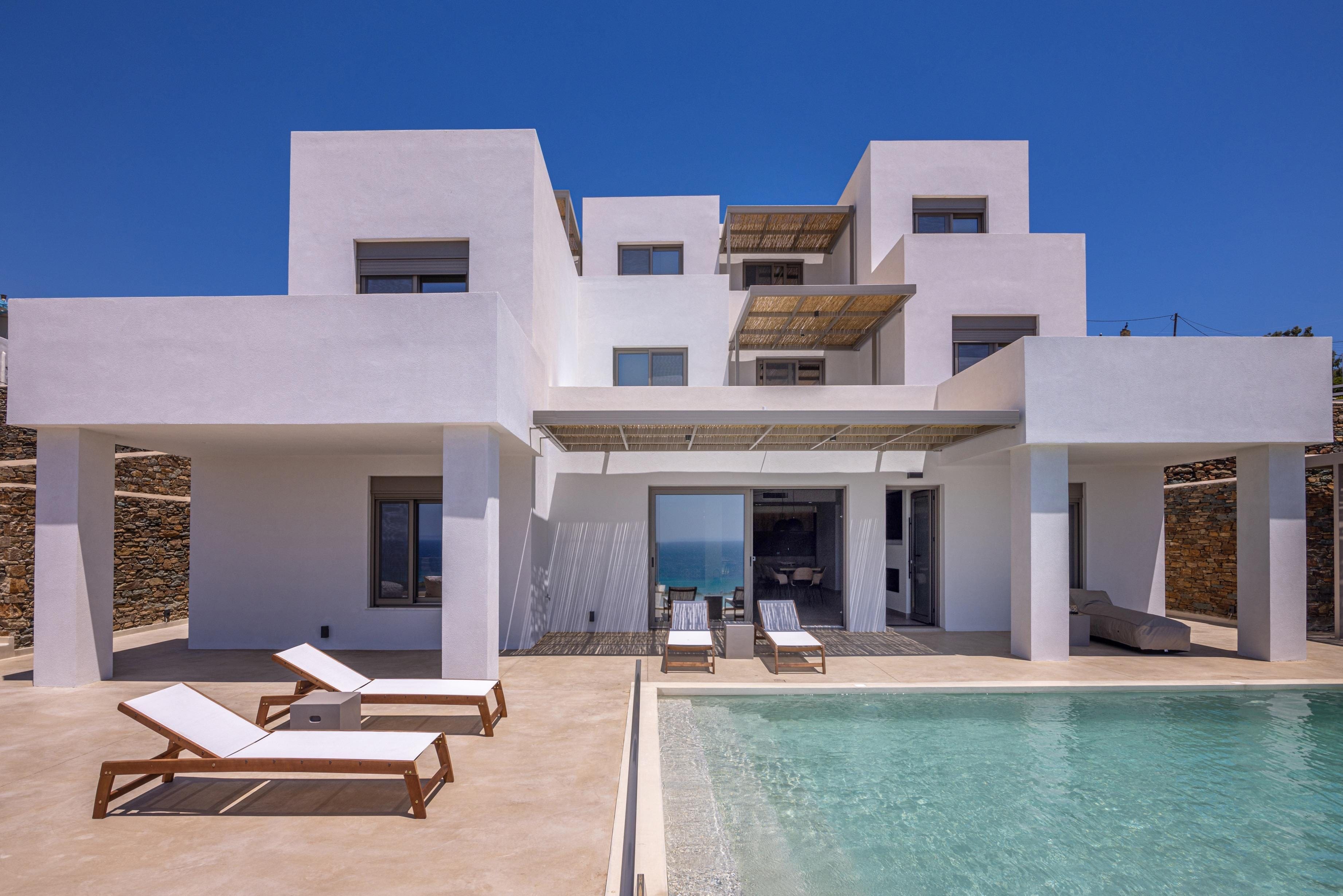 Villa Chrysos Kolymbithra Tinos: Luxury 7-Bedroom Apartment with Infinity Pool, Tinos