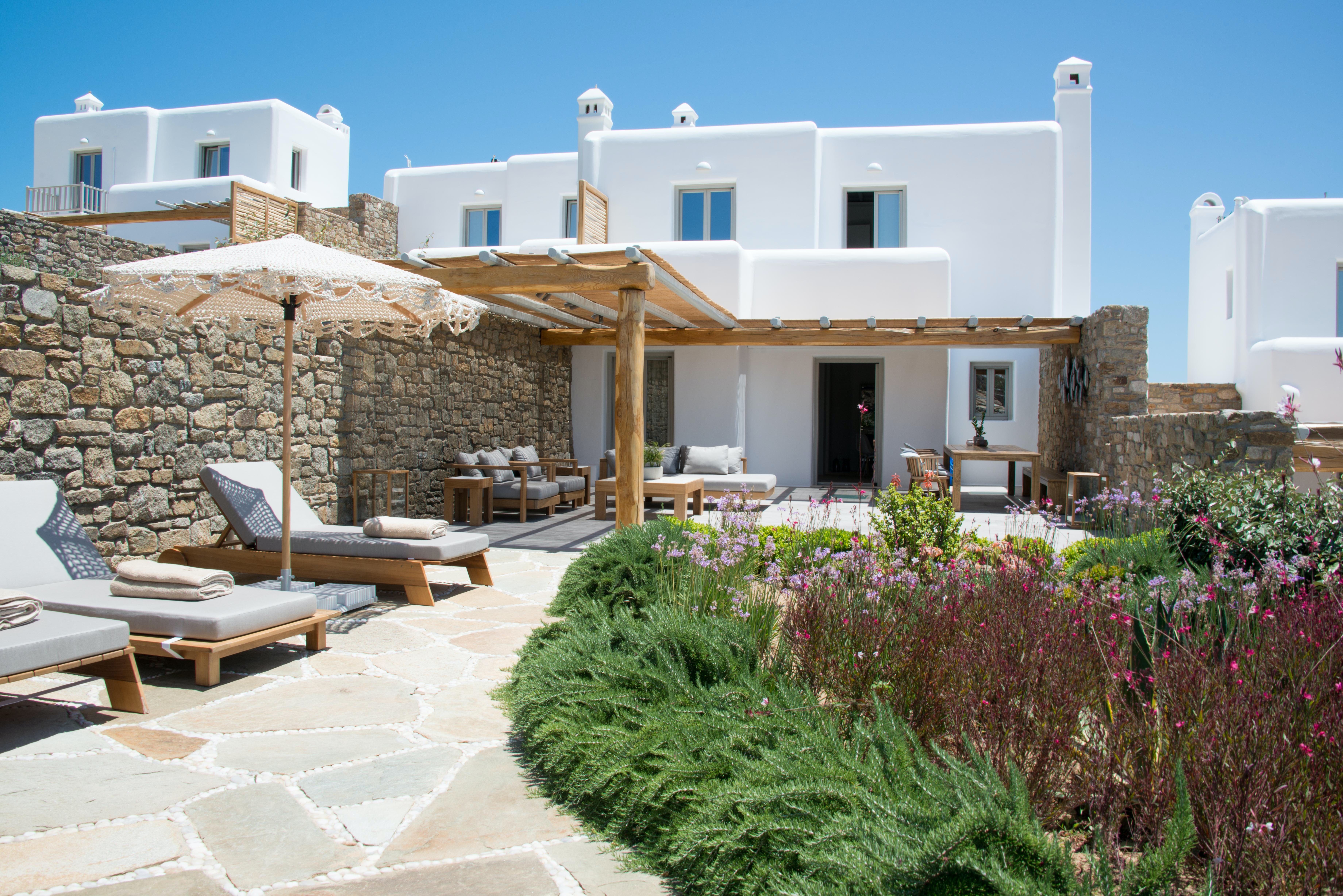 Villa Lysias Korfos Tourlos: Luxury 4-Bedroom Villa with Hot Tub and Sea Views, Tourlos