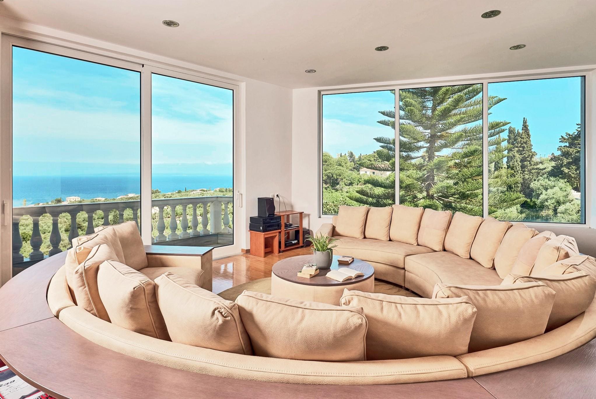 Villa Lysias Bochali Zakynthos Town: Spacious 5-Bedroom Luxury Apartment with Seaview and Pool, Zakynthos