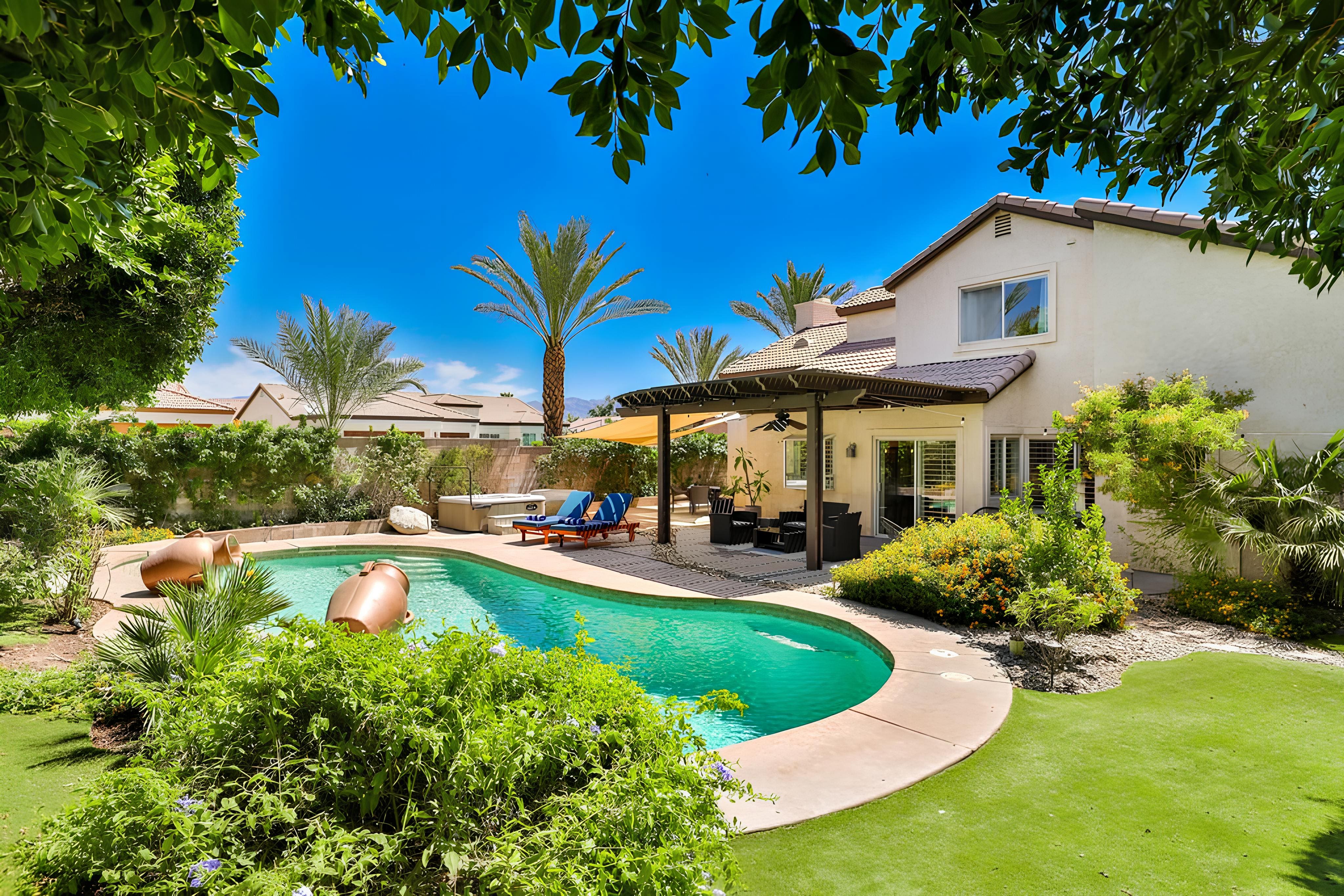 Villa Mesquite La Quinta: Luxury 4-Bedroom Villa with Private Pool and Hot Tub, La Quinta