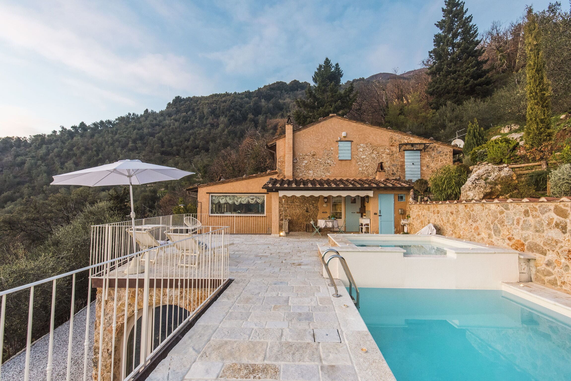 Villa Montebello Lucca: Luxury 4-Bedroom Villa with Private Pool and Hot Tub, Lucca Tuscany
