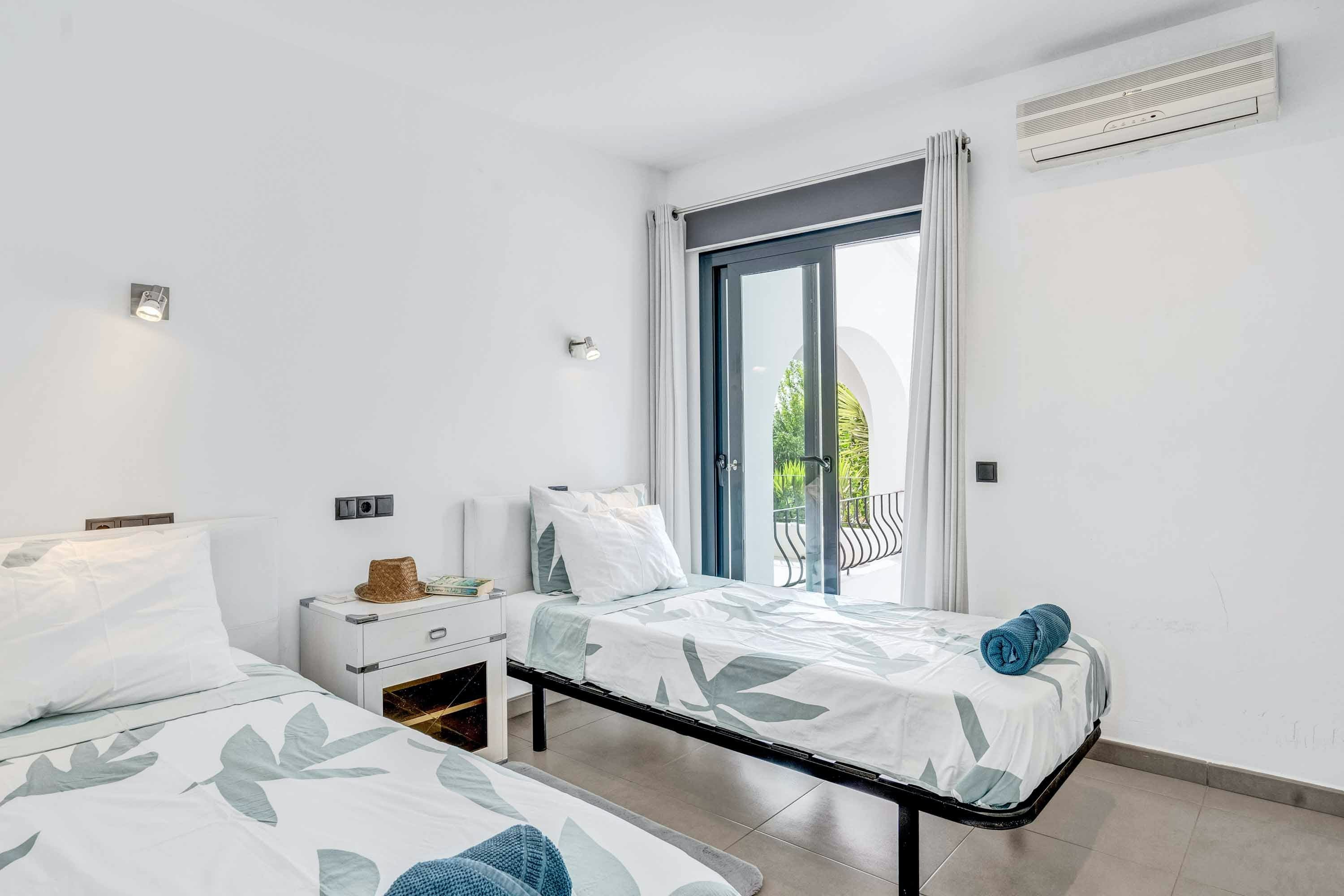 Villa Morisca Moraira: Luxury 5-Bedroom Villa with Private Pool and Sea Views, Moraira