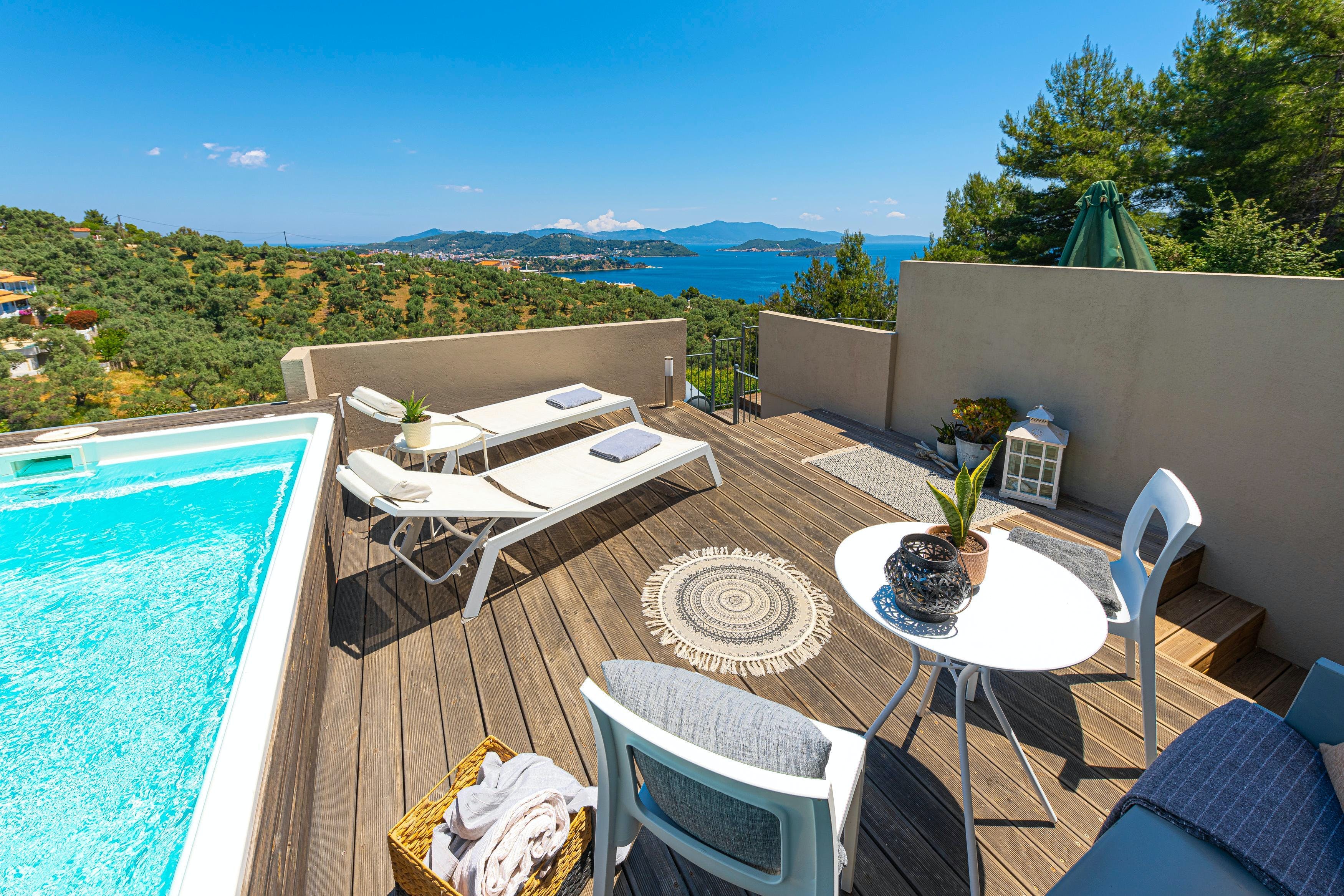 Villa Boréas Kanapitsa Skiathos: Charming 2-Bedroom Apartment Rental with Sea View and Pool, Skiathos