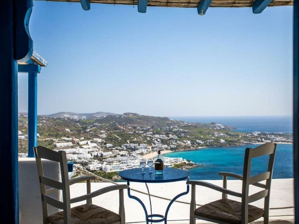 Villa Mylonas Psarou: Stylish 3-Bedroom Apartment with Hot Tub and Sea Views, Psarou Mykonos