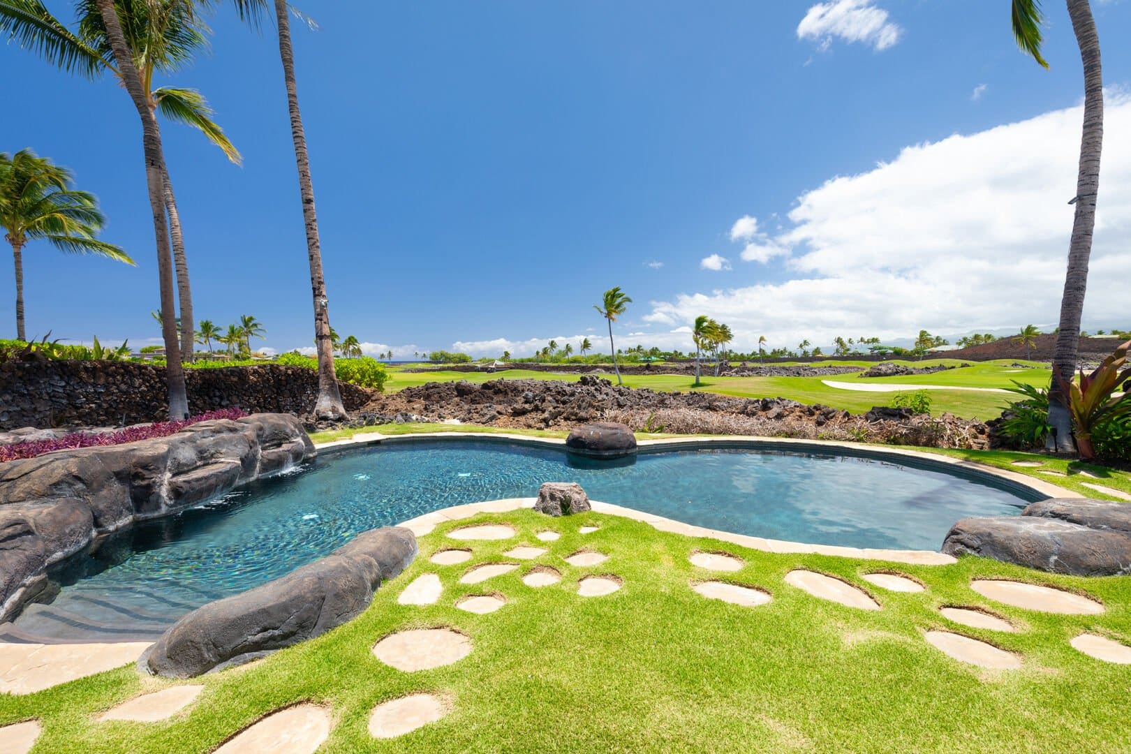 Villa Alba Kaimu Hawaii: Luxury 4-Bedroom Villa with Pool and Beach Access, Hawaii
