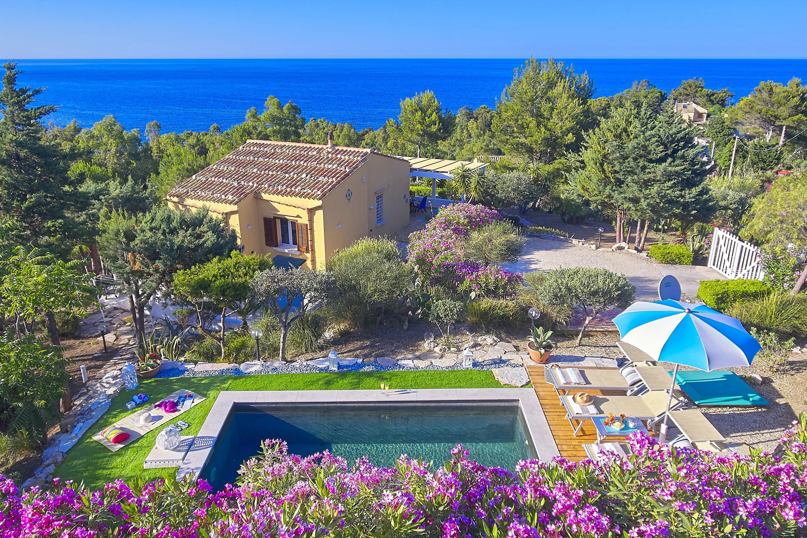 Villa Nubia Trapani: Luxury 3-Bedroom Villa with Pool and Sea Views, Trapani Sicily