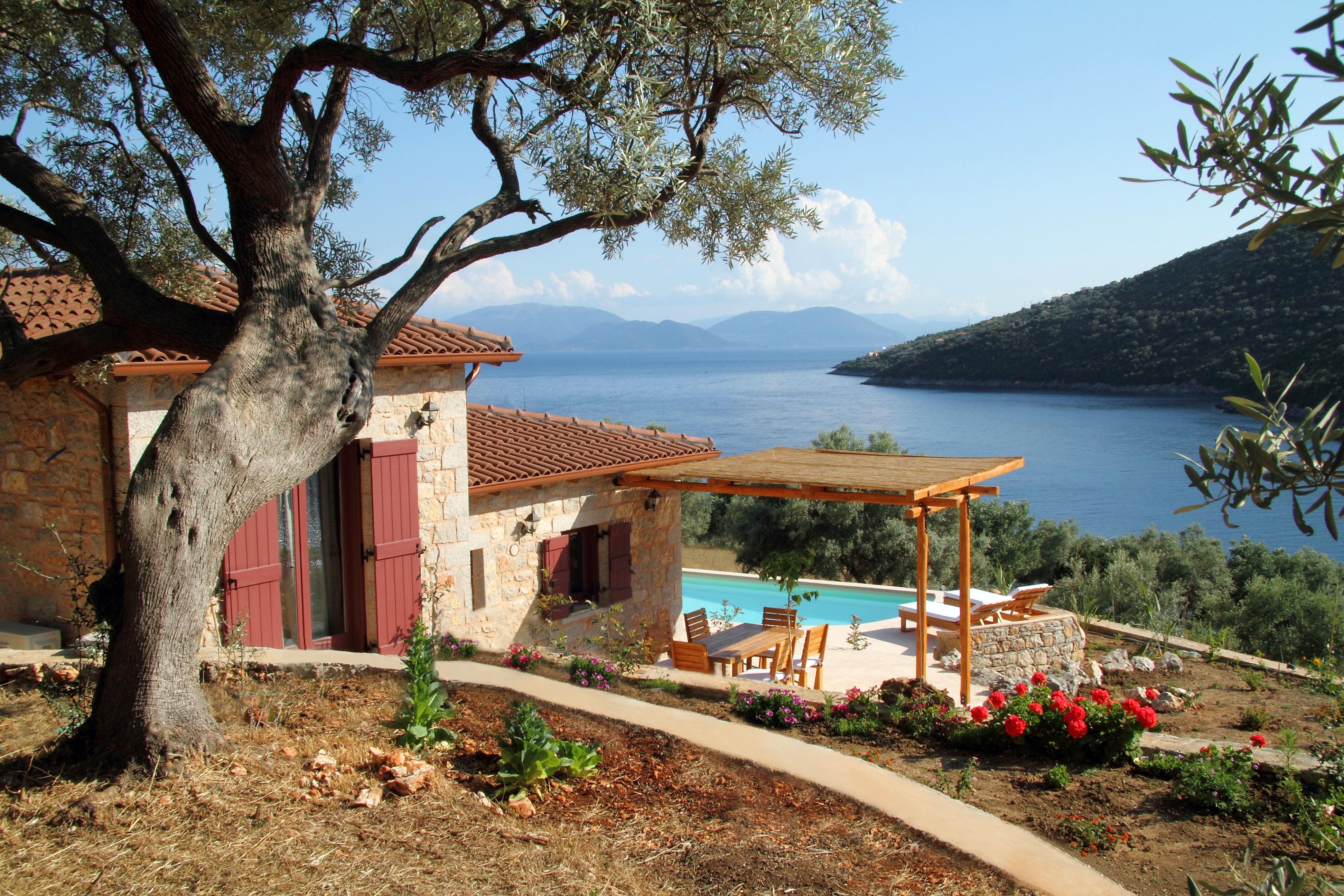 Villa Lysias Vassiliki Lefkada: Stylish 2-Bedroom Apartment with Pool and Sea Views, Lefkada