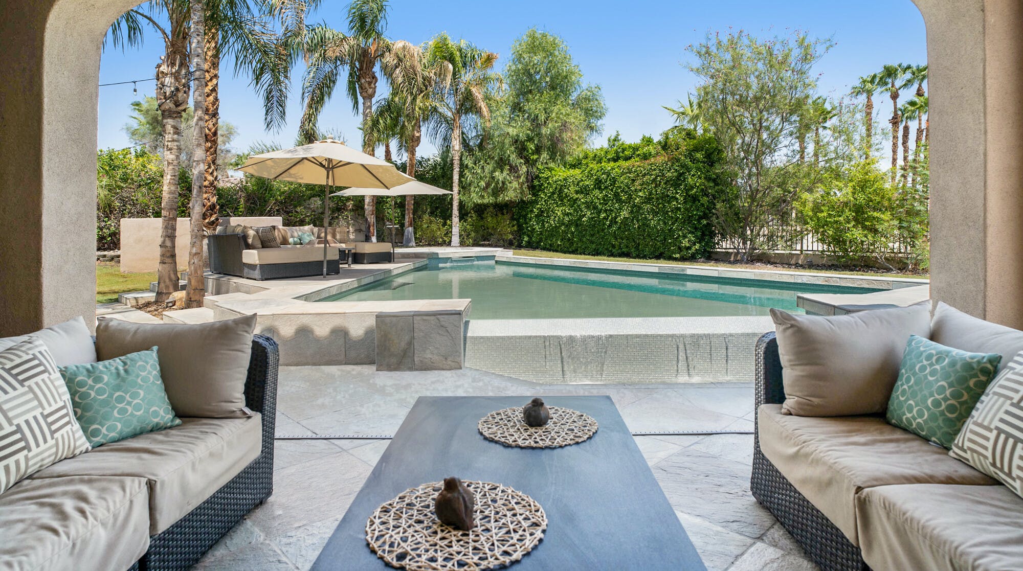Villa Levante Eagle Mountain Cathedral City: Luxury 3-Bedroom Apartment with Pool and Tennis Court, Cathedral City