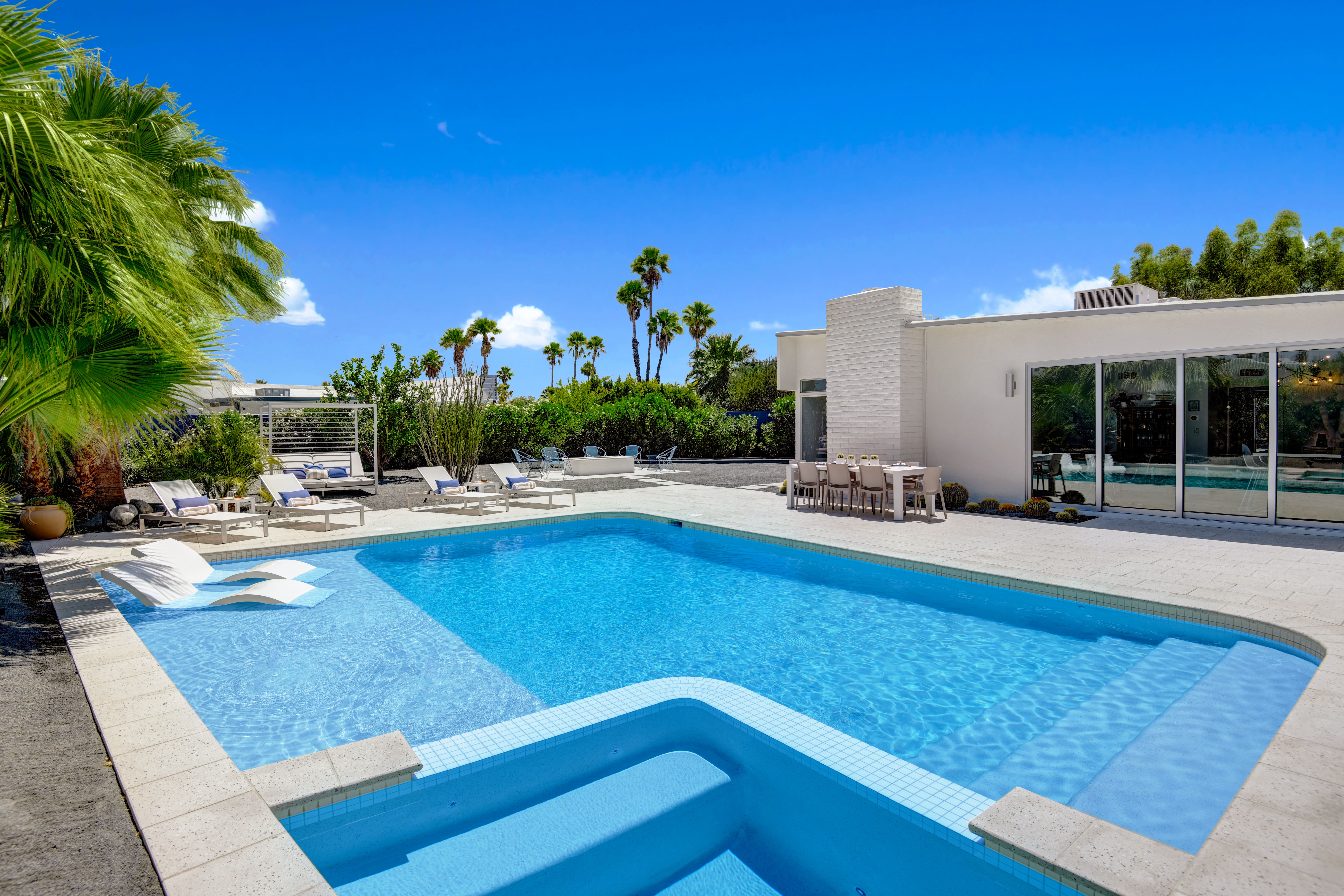 Villa Aurore Murray Canyon Cathedral City: Luxury 3-Bedroom Villa with Private Pool and Hot Tub, Cathedral City
