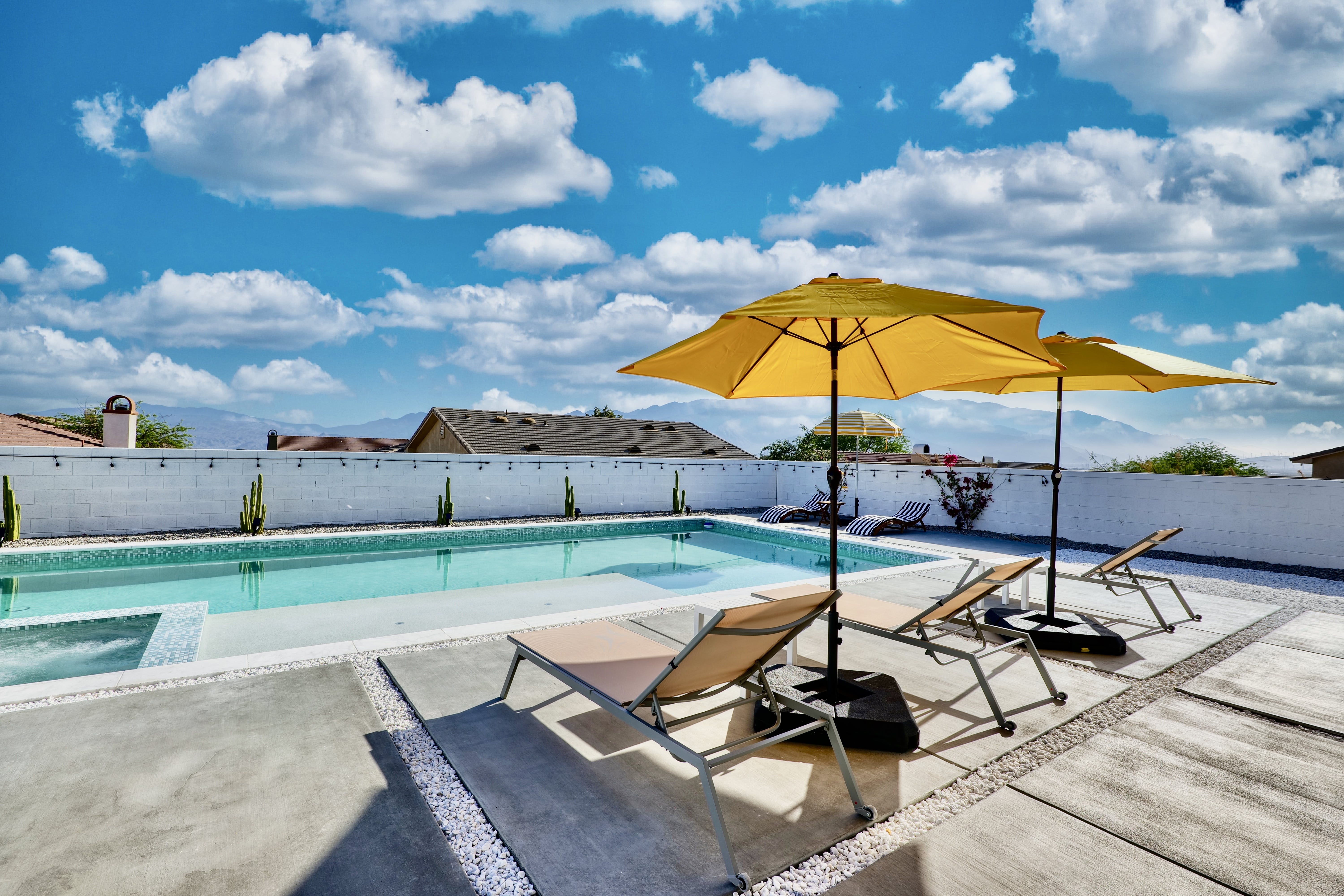 Villa Ocotillo Palm Springs Desert Hot Springs: Luxury 4-Bedroom Villa with Private Pool and Hot Tub, Palm Springs