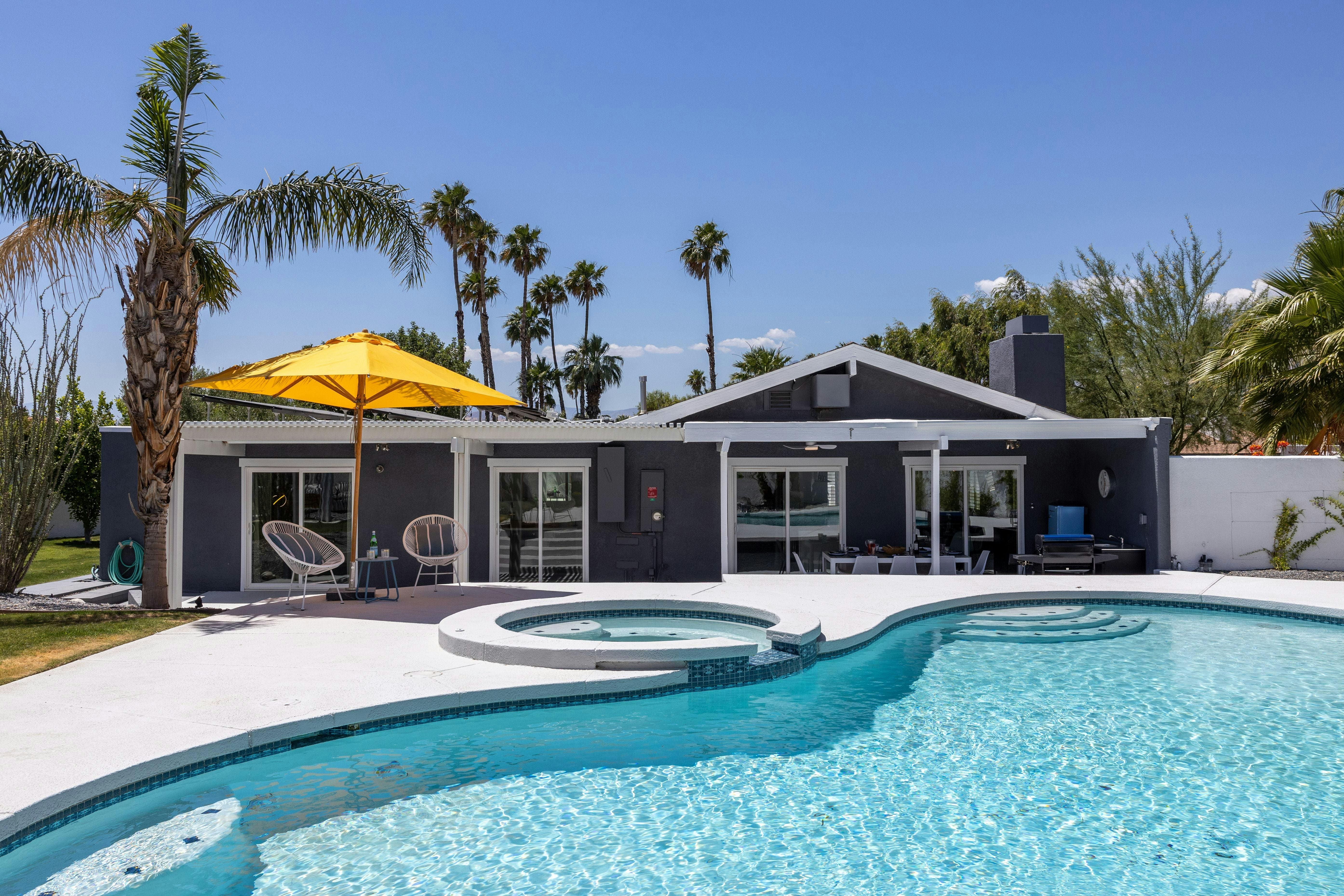 Villa Safran Tahquitz Palm Springs: Luxury 3-Bedroom Villa with Pool and Hot Tub, Palm Springs