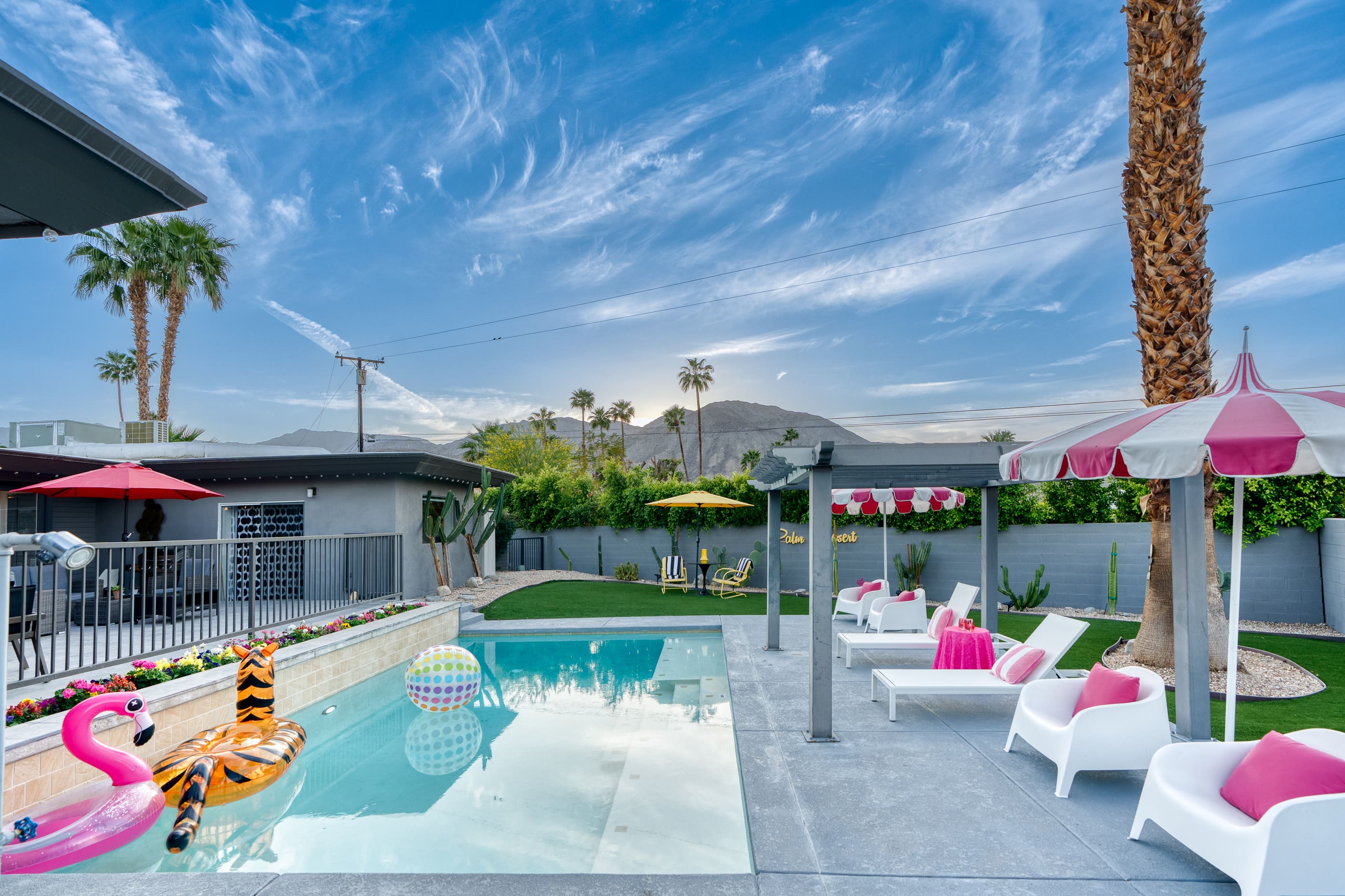 Villa Levante Smoke Tree Palm Desert: Luxury 4-Bedroom Villa with Pool and Hot Tub, Palm Desert