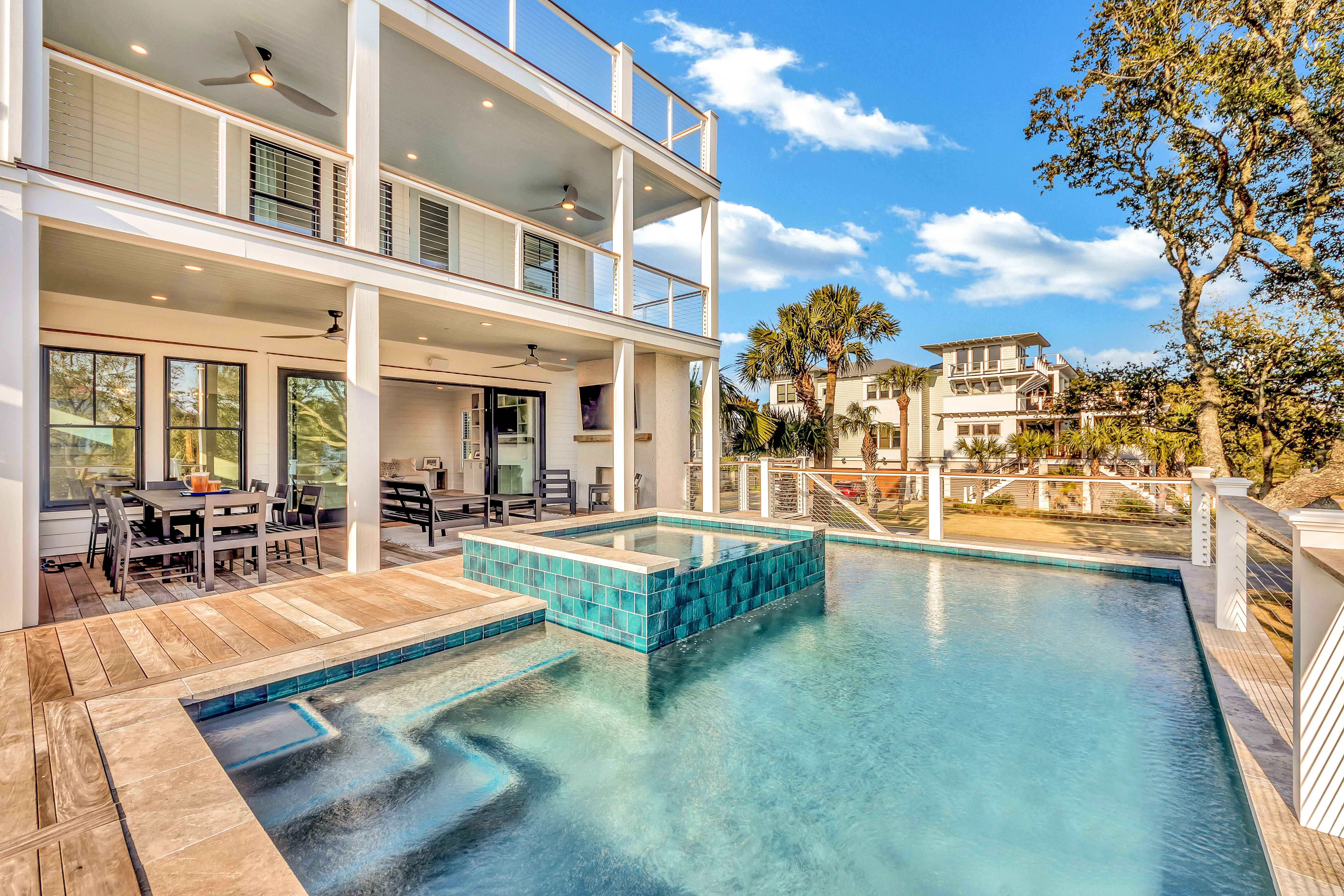 Villa Safira Wragg Charleston: Luxury 8-Bedroom Villa with Private Pool and Sea Views, Charleston