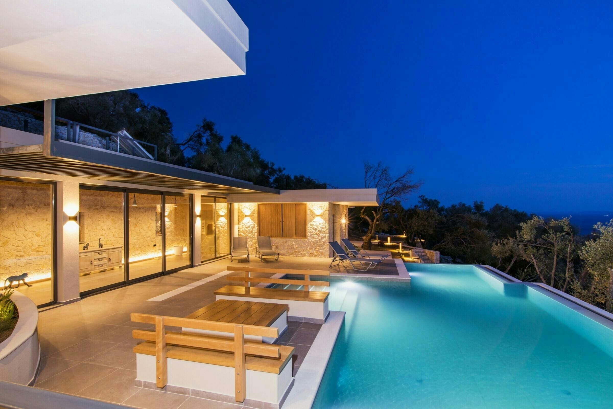 Villa Pantokrator Barbati: Elegant 2-Bedroom Villa with Infinity Pool, Barbati, Corfu