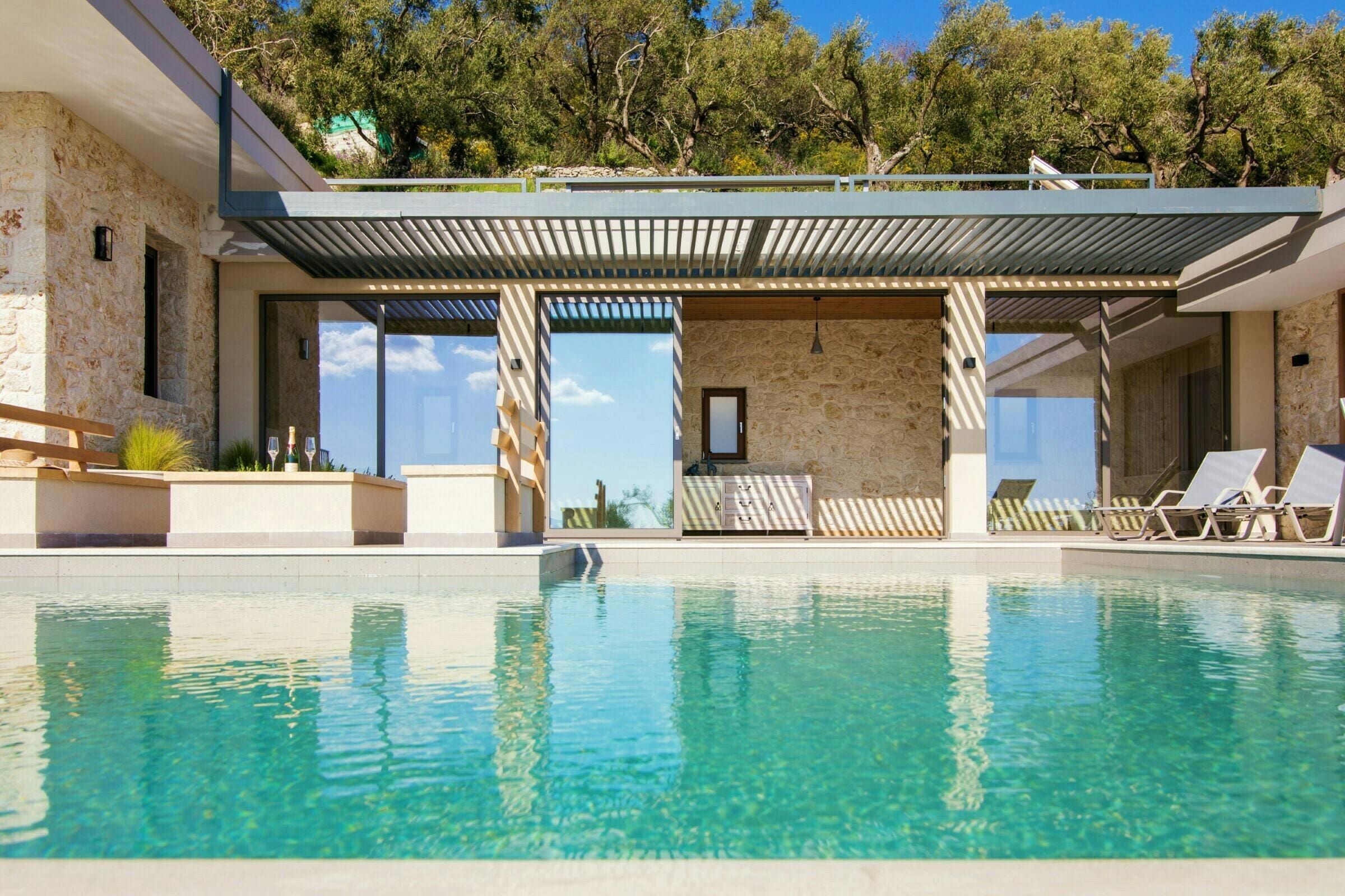 Villa Pantokrator Barbati: Elegant 2-Bedroom Villa with Infinity Pool, Barbati, Corfu