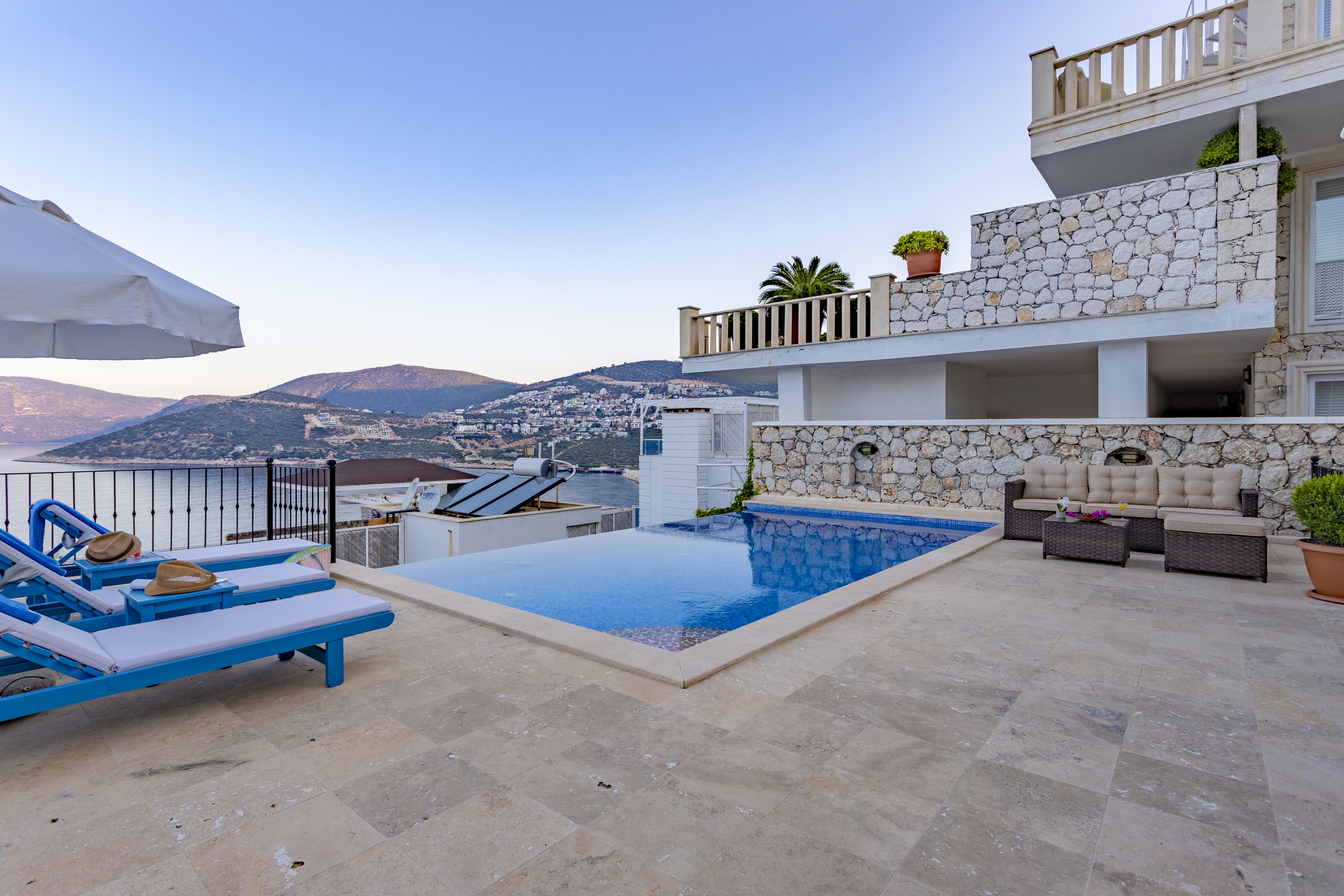 Villa Parsel Antalya: Luxury 3-Bedroom Villa with Infinity Pool and Sea View, Antalya