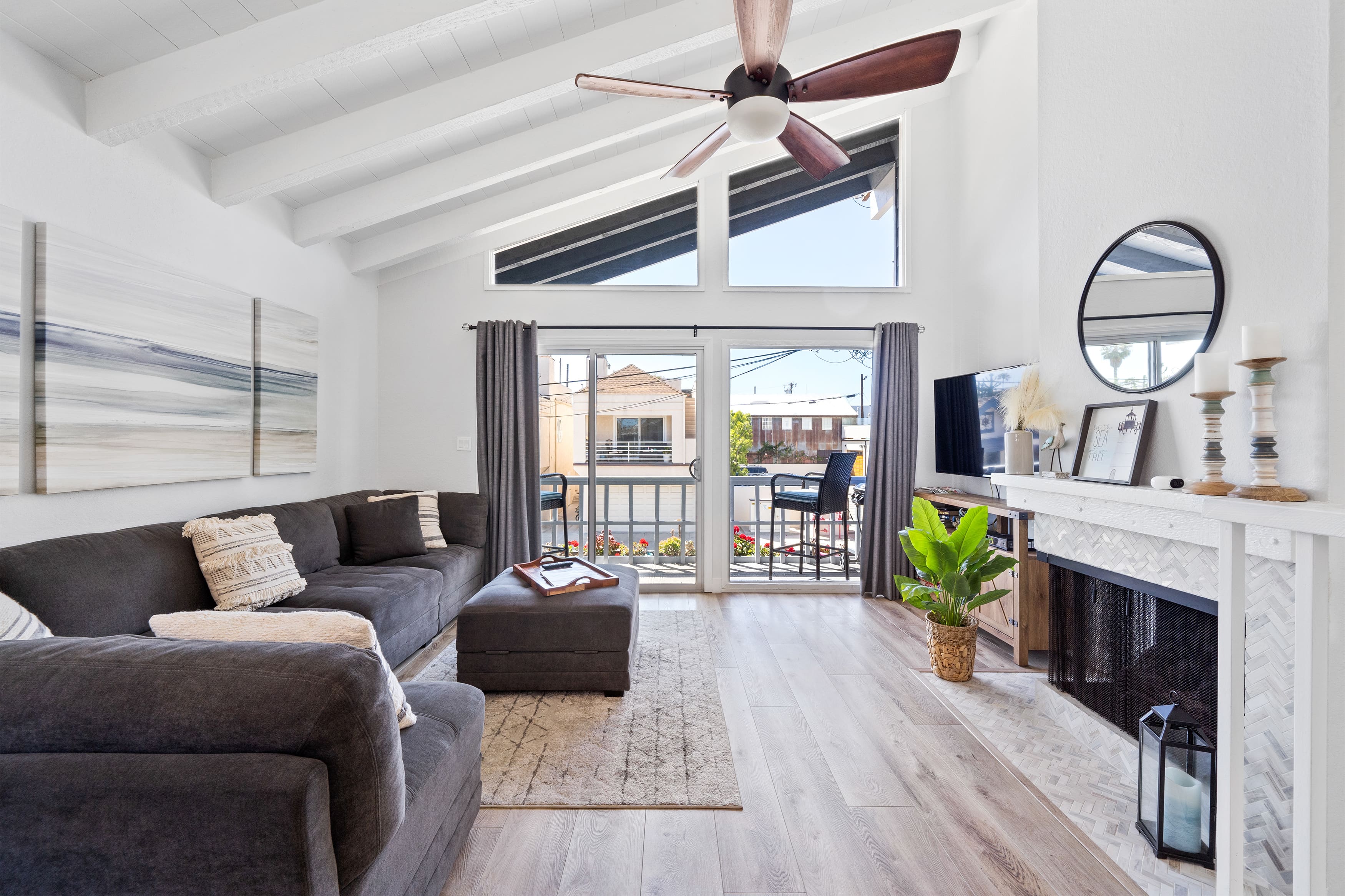 Villa Pelican Newport Beach: Luxury 3-Bedroom Villa with Sea Views and Air Conditioning, Newport Beach