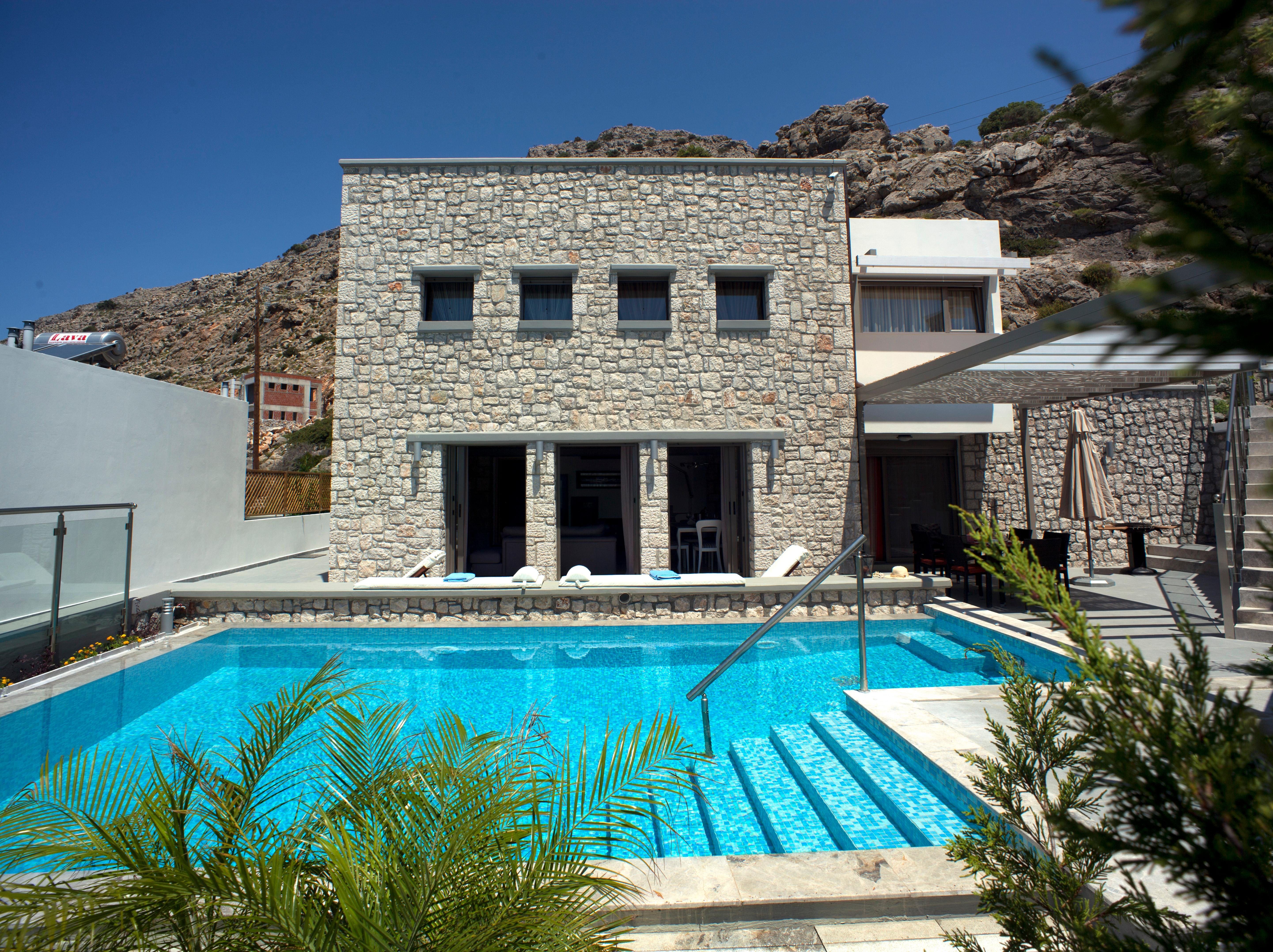 Villa Petrina Lindos: Luxury 4-Bedroom Apartment with Pool and Sea Views, Lindos