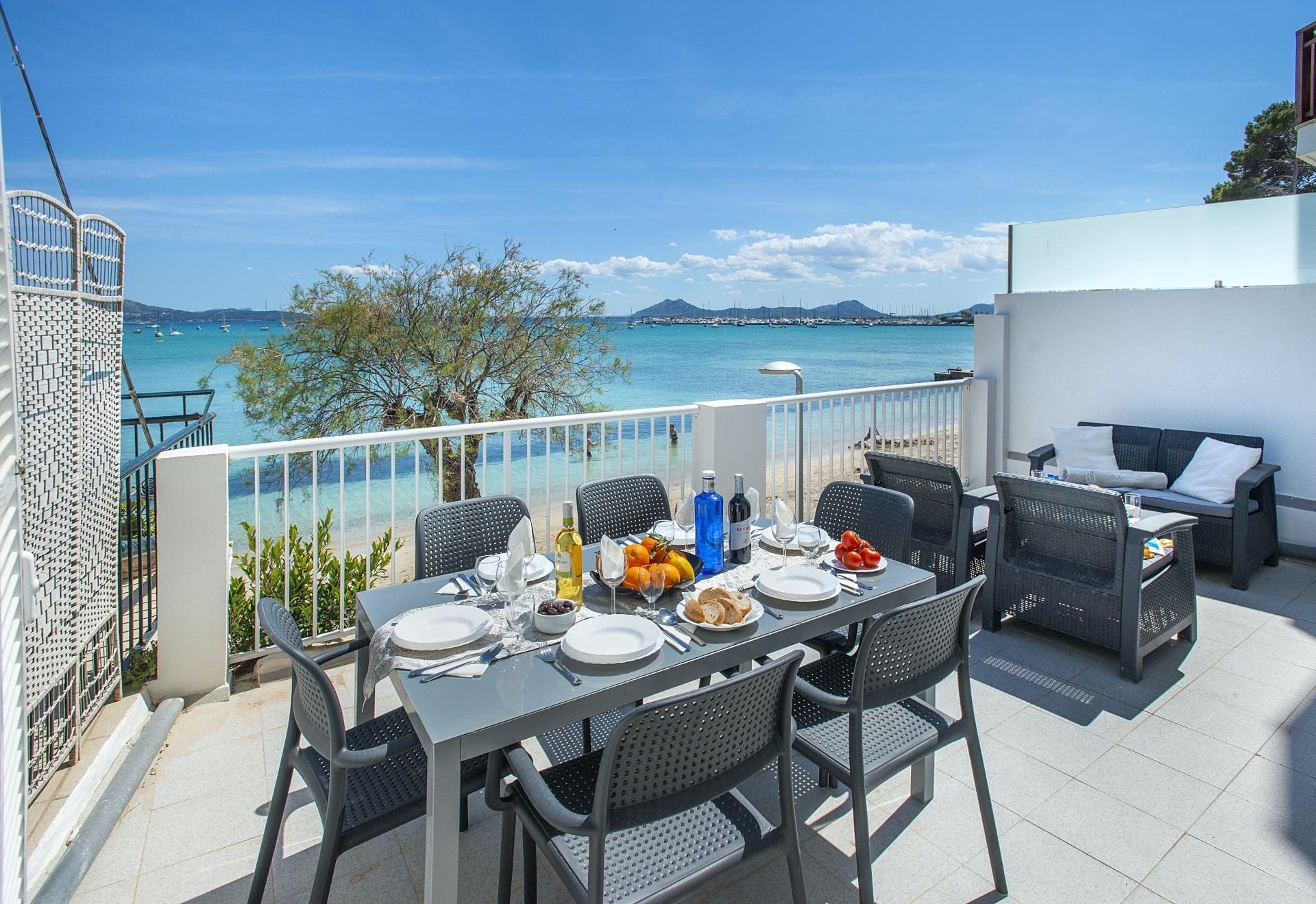 Villa Pi de la Marina Pollença: Stylish 3-Bedroom Apartment with Sea Views, Beachfront in Pollença