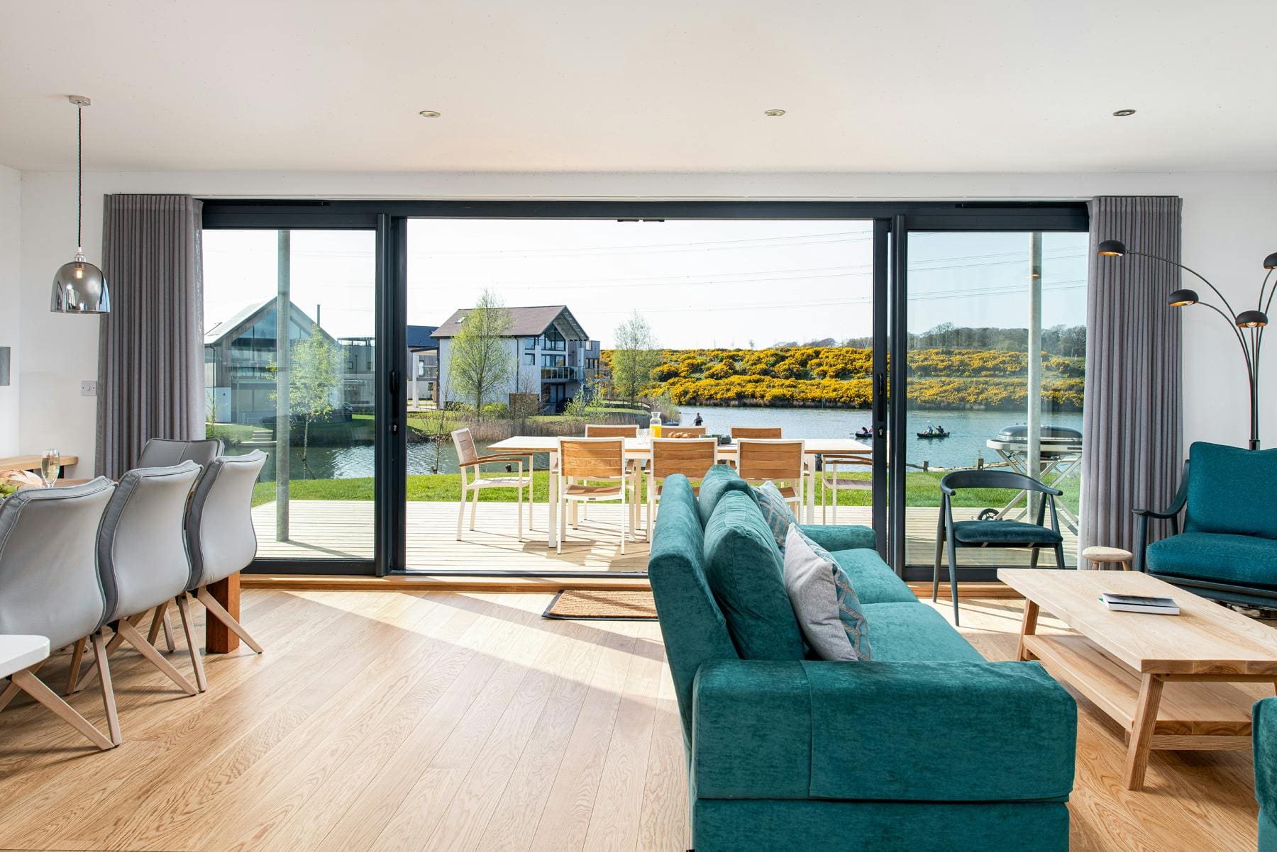 Villa Pimperne Dorset: Luxury 4-Bedroom Villa with Infinity Pool and Tennis Court, Dorset