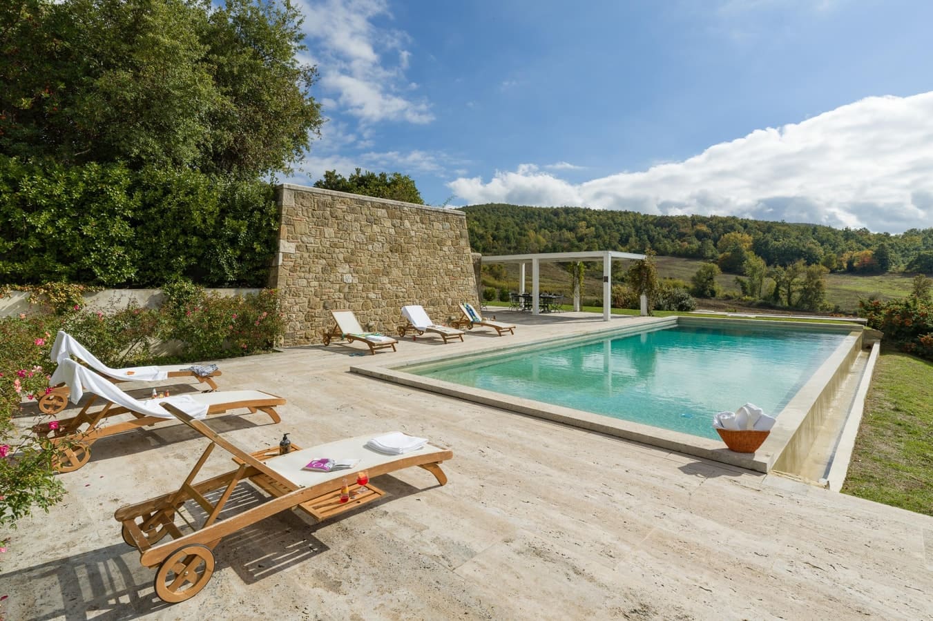 Villa Levante Petroio Sarteano: Luxury 6-Bedroom Villa with Private Pool, Sarteano
