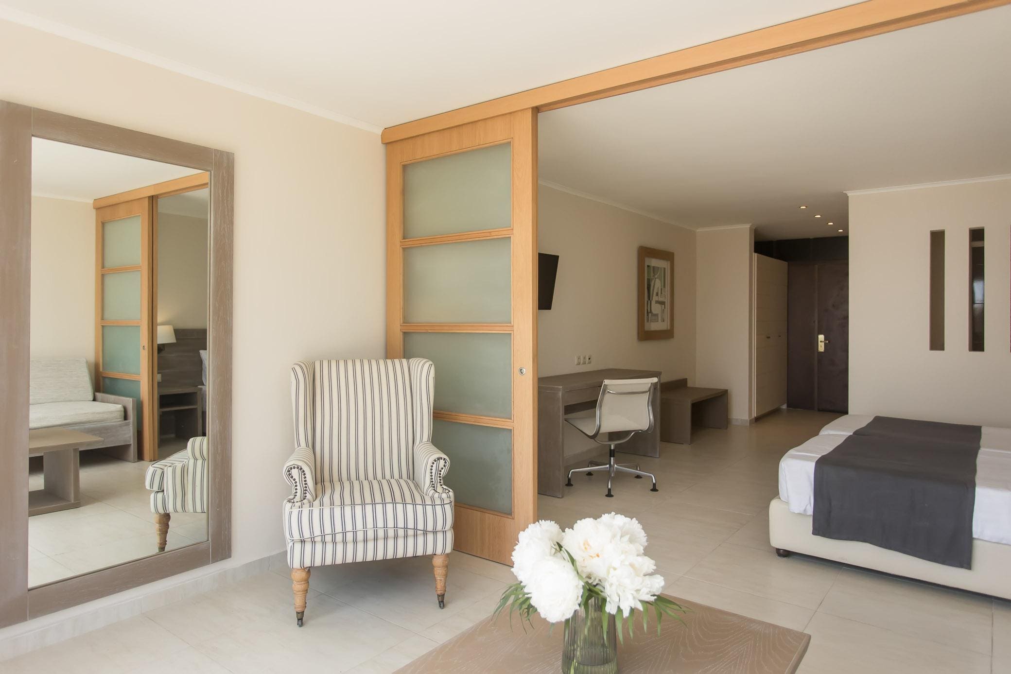 Villa Lysias Kanoni Corfu Town: Charming 1-Bedroom Apartment with Sea View and Pool, Corfu Town