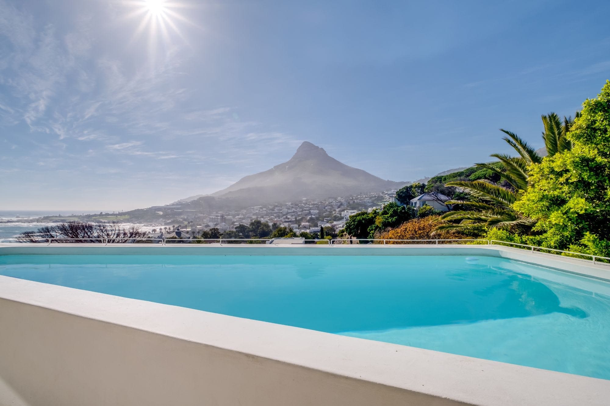 Villa Levante Bantry Bay Camps Bay: Spacious 6-Bedroom Apartment with Seaview and Pool, Camps Bay