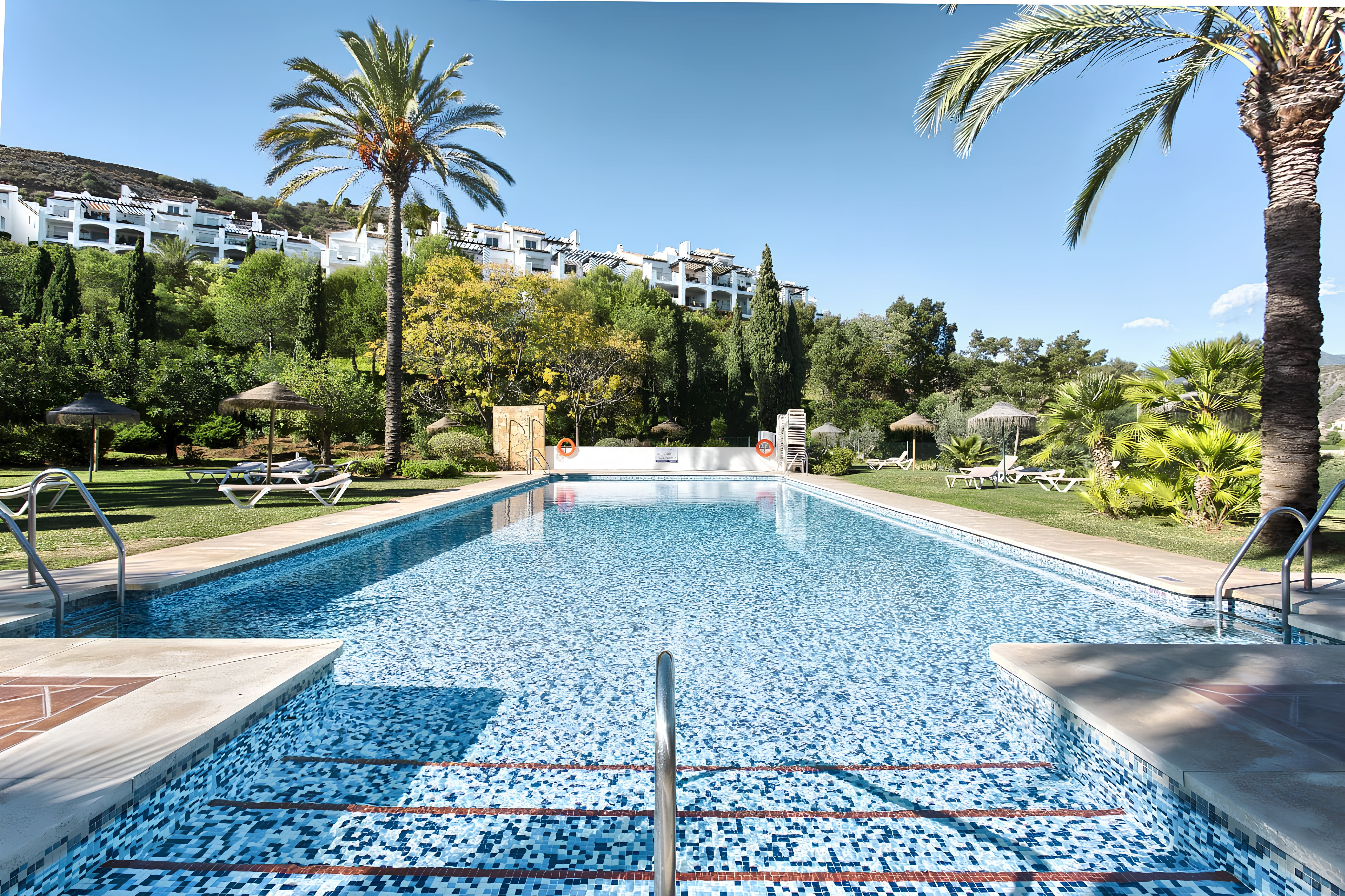 Villa Quejigo San Pedro: Spacious 3-Bedroom Apartment with Sea Views and Pool, San Pedro de Alcántara