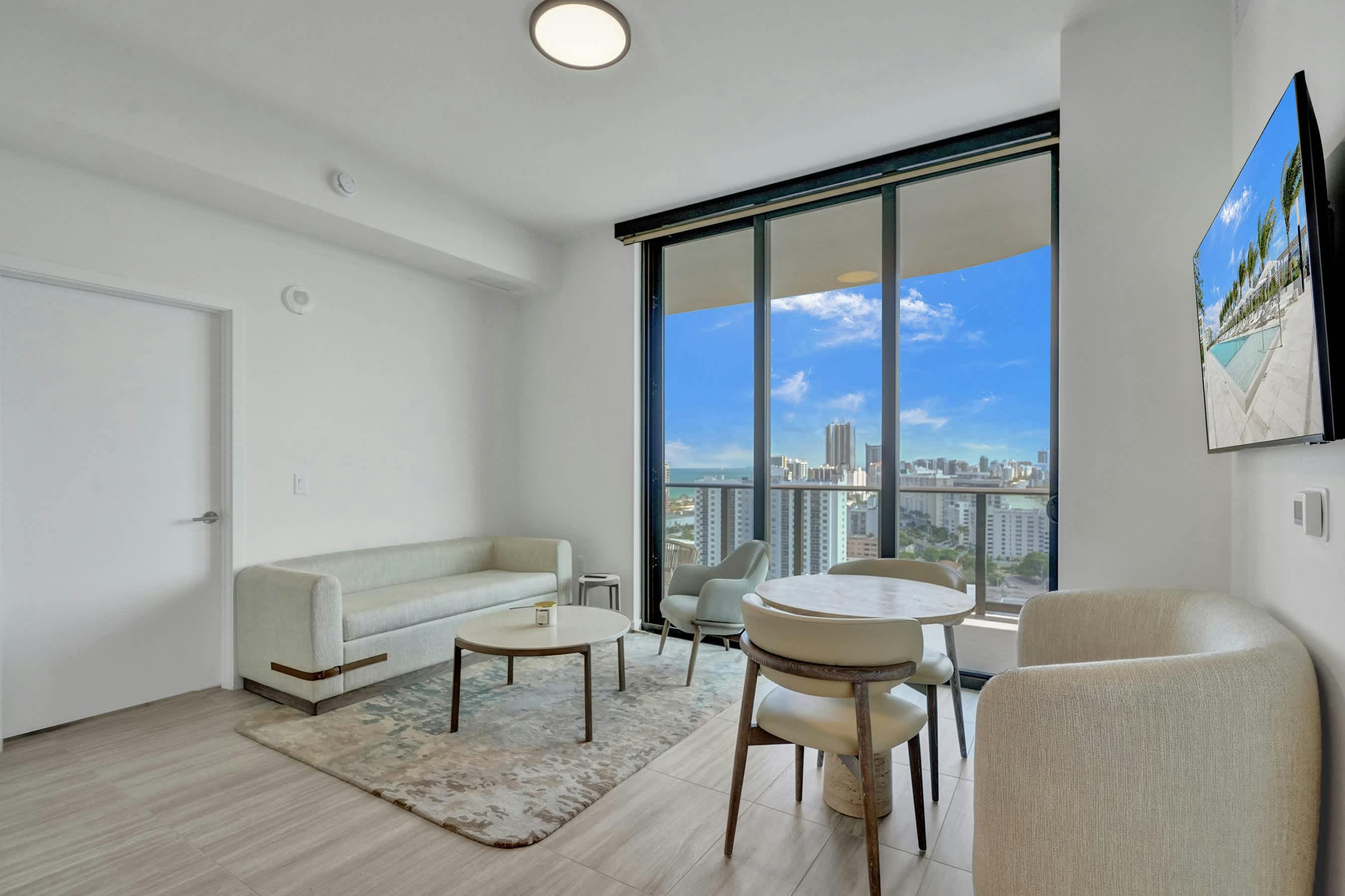 Villa Quisqueya Miami: Luxury 2-Bedroom Apartment with Seaview and Beach Access, Miami-Dade
