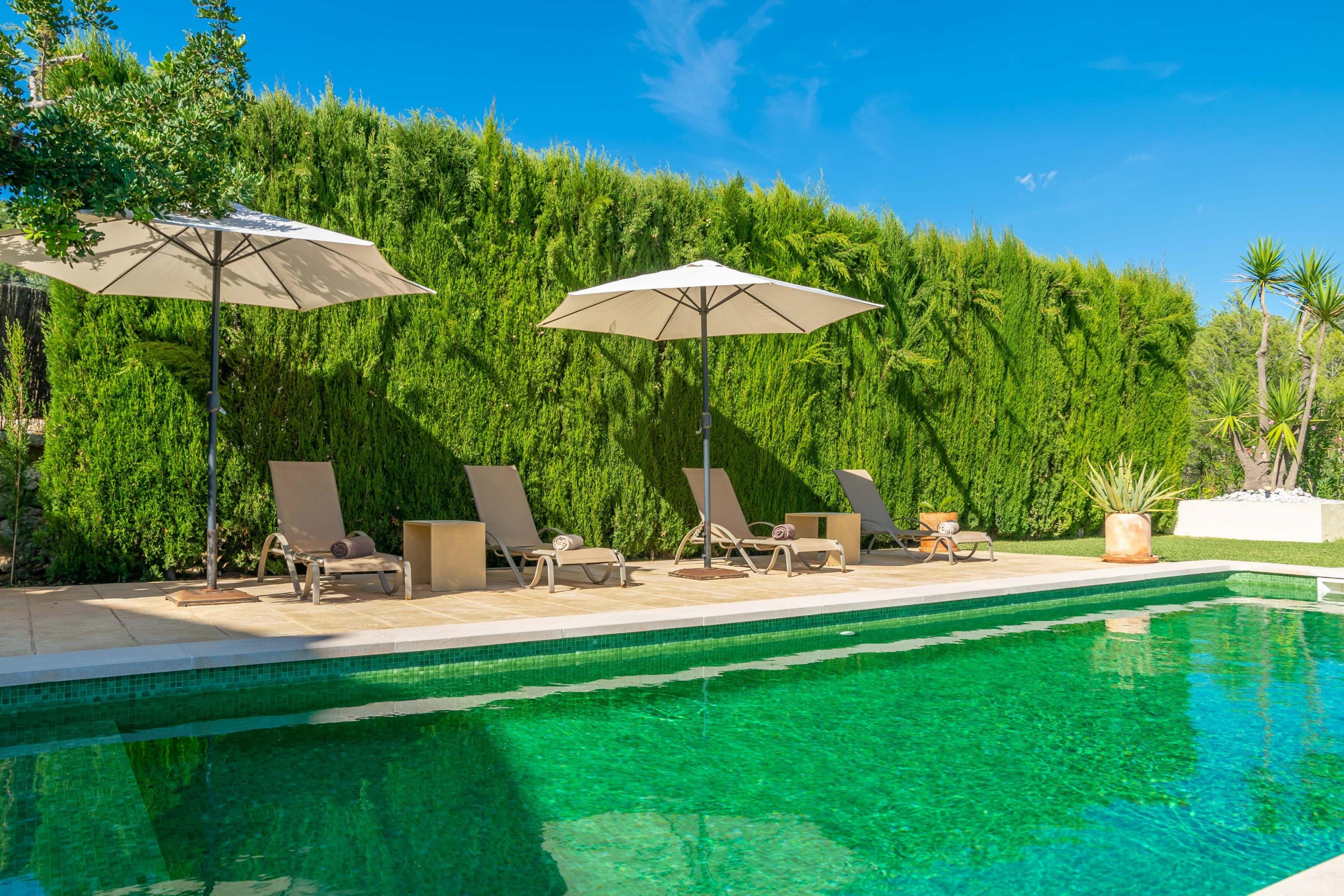 Villa Rafal Inca: Charming 3-Bedroom Apartment with Pool and Air-Con, Inca Mallorca