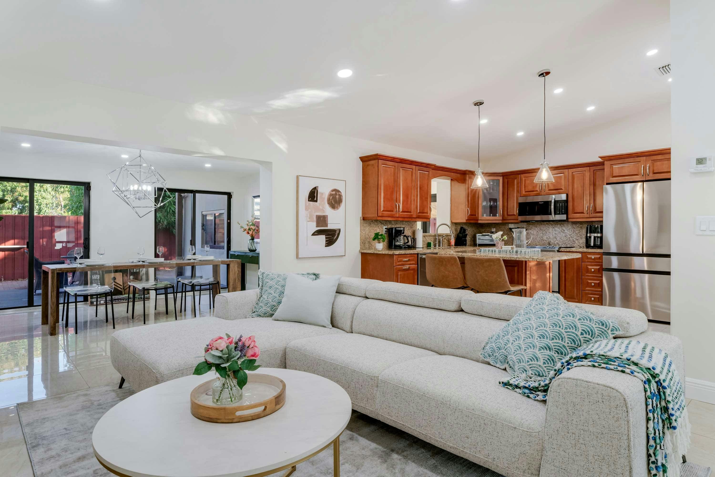Villa Boreas Virginia Key Miami: Luxury 4-Bedroom Villa with Air-Con and Private Garden, Miami