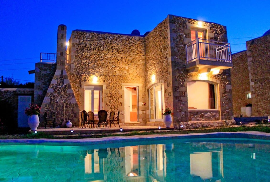 Villa Samaria Agia Marina: Spacious 3-Bedroom Apartment with Pool and Sea Views, Agia Marina