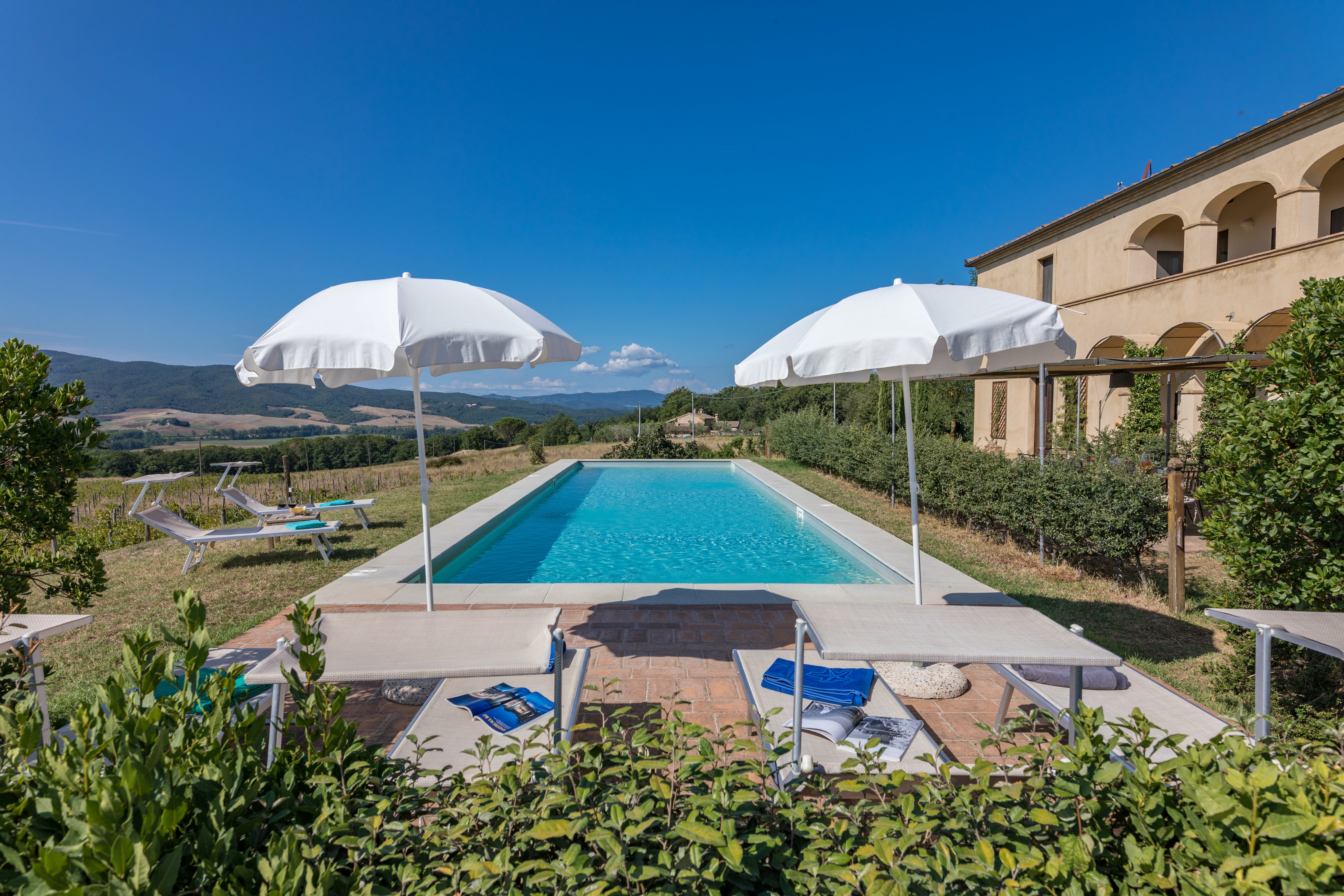 Villa Sanese Siena: Luxury 5-Bedroom Villa with Private Pool in Siena Province