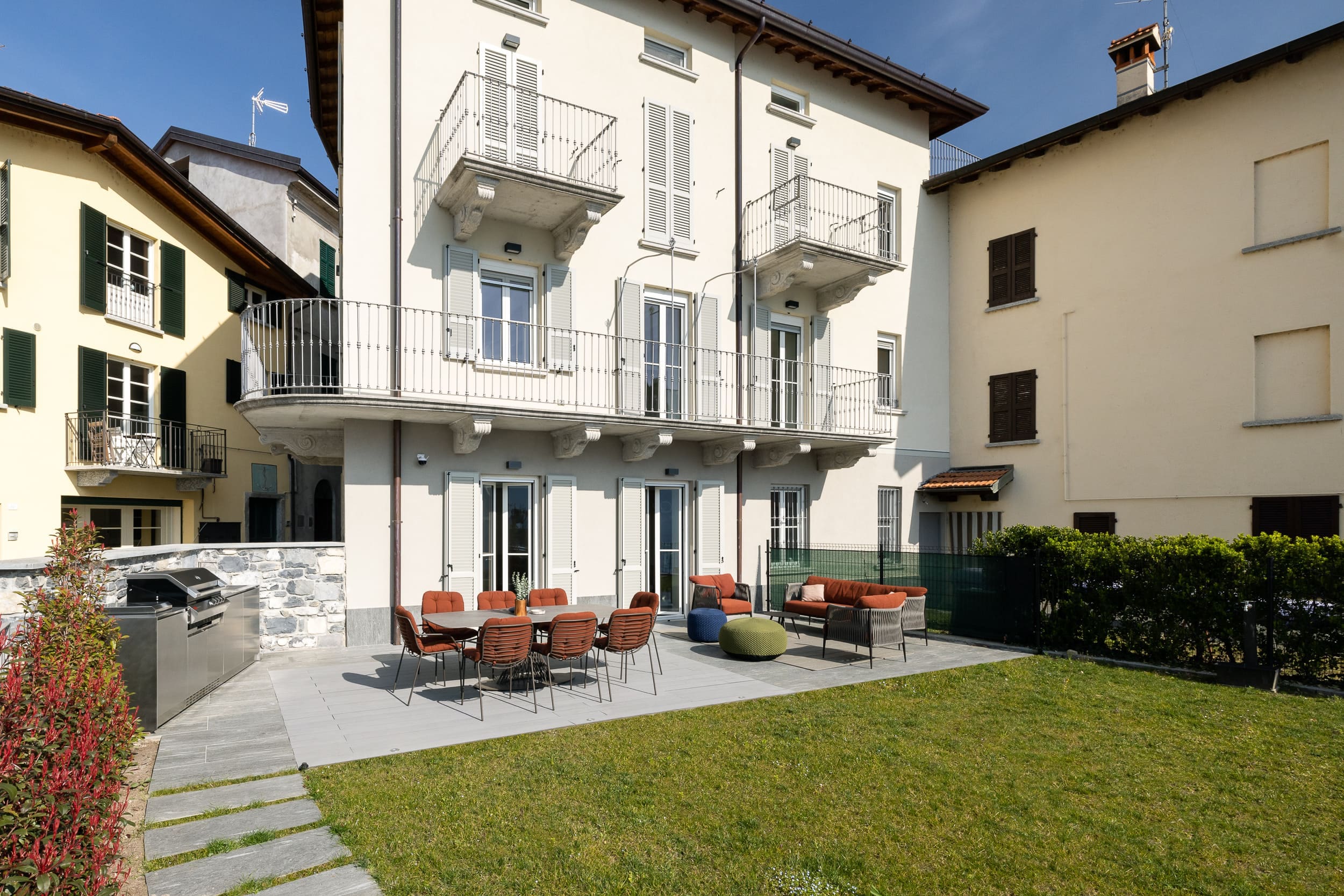 Villa Ponente Molina Ossuccio: Elegant 3-Bedroom Villa with Infinity Pool, Como