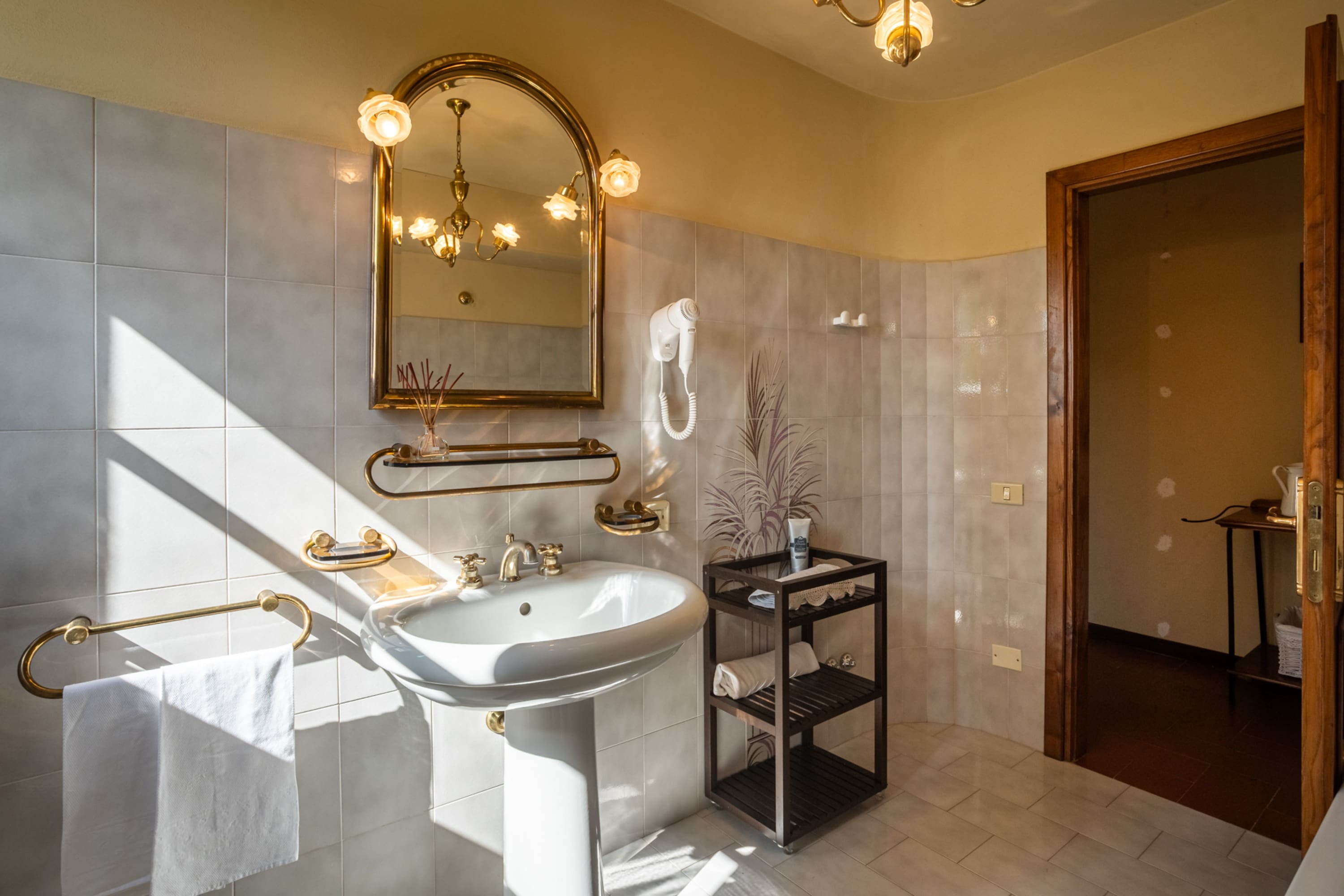 Villa Santa Margherita Cortona: Spacious 7-Bedroom Villa with Pool, Cortona