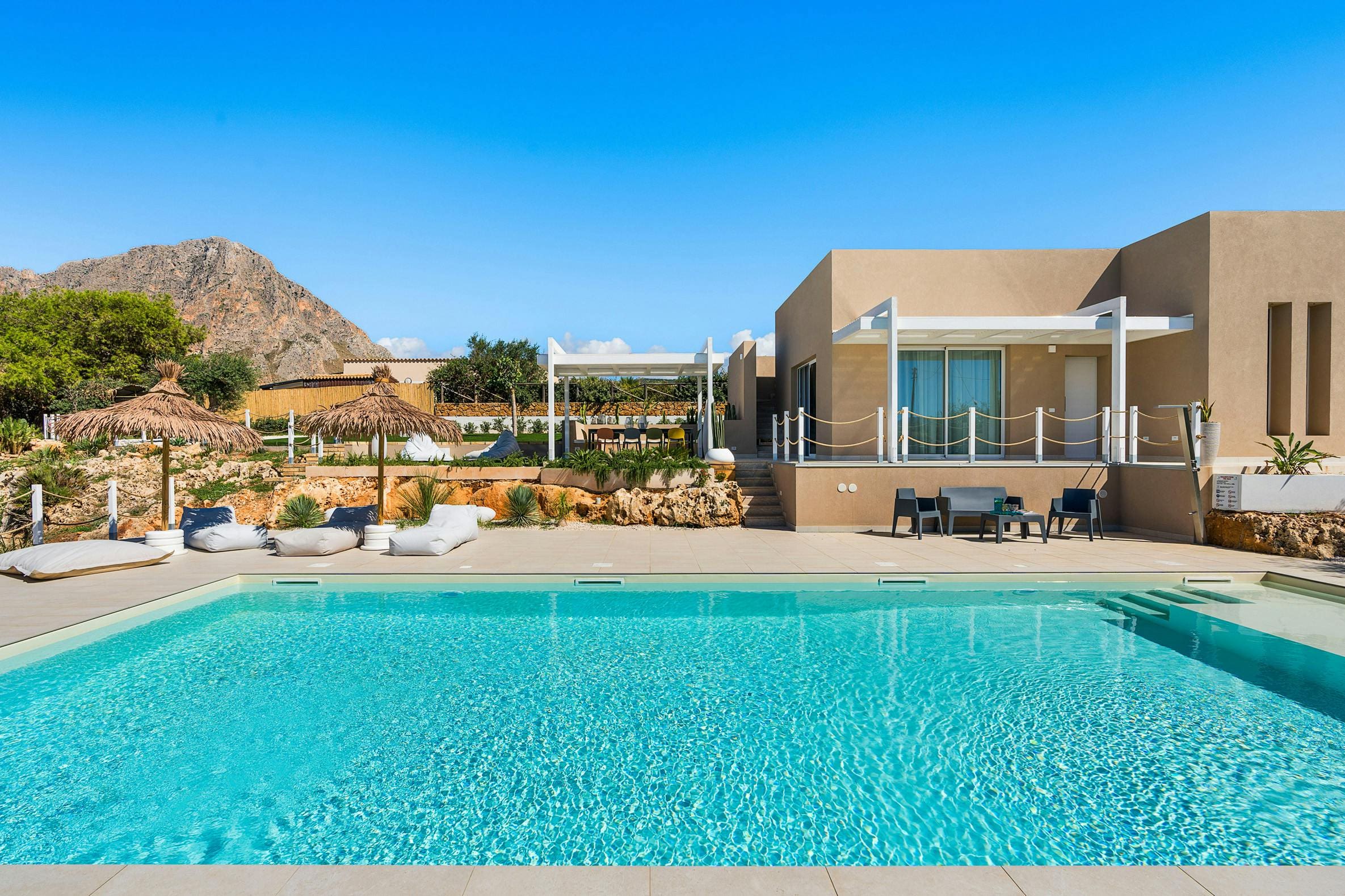 Villa Vermiglio Marausa Trapani: Luxury 4-Bedroom Villa with Private Spa and Seaviews, Trapani