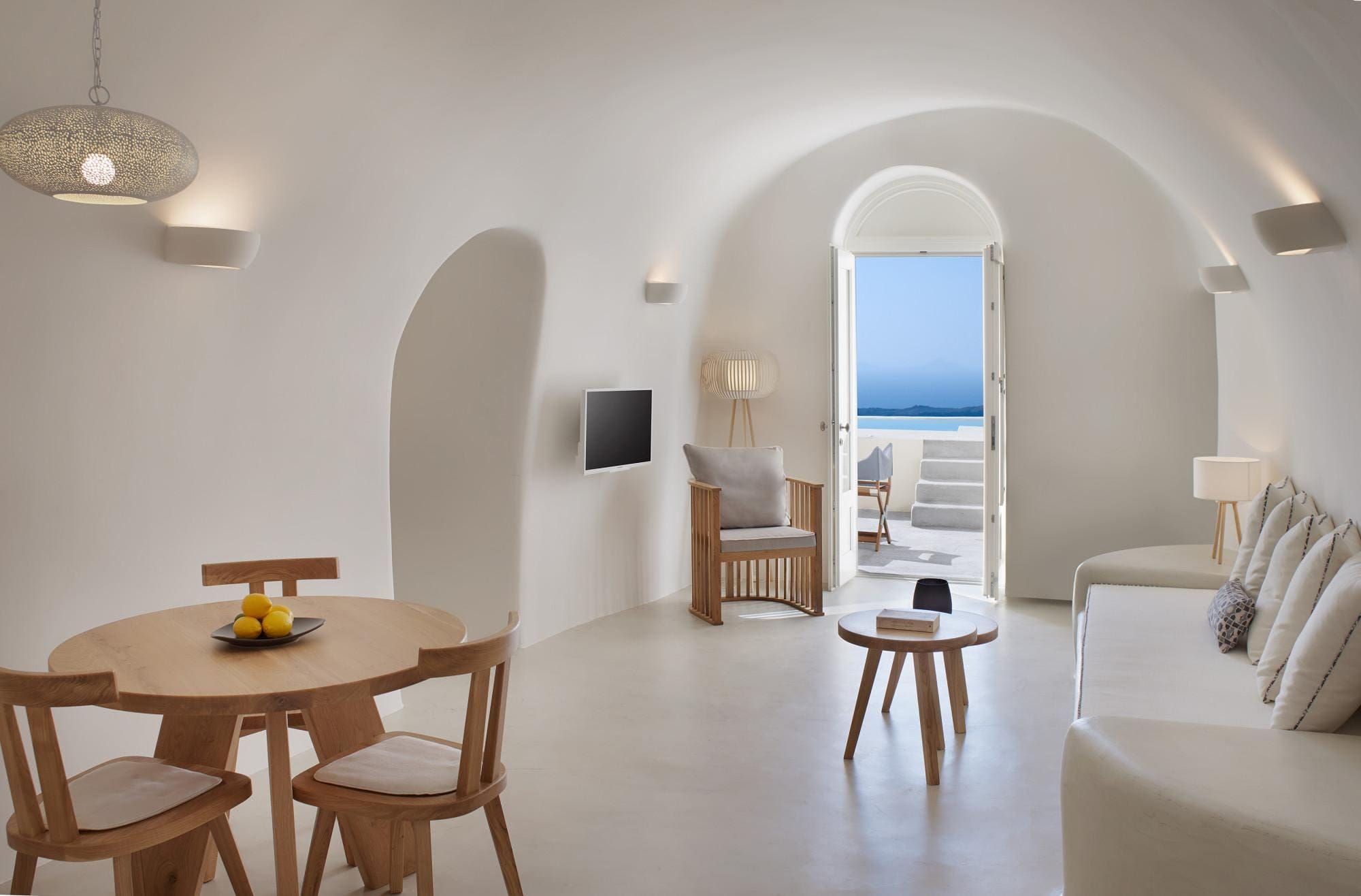 Villa Skaros Fira: Stylish 1-Bedroom Apartment with Shared Pool and Sea Views, Santorini