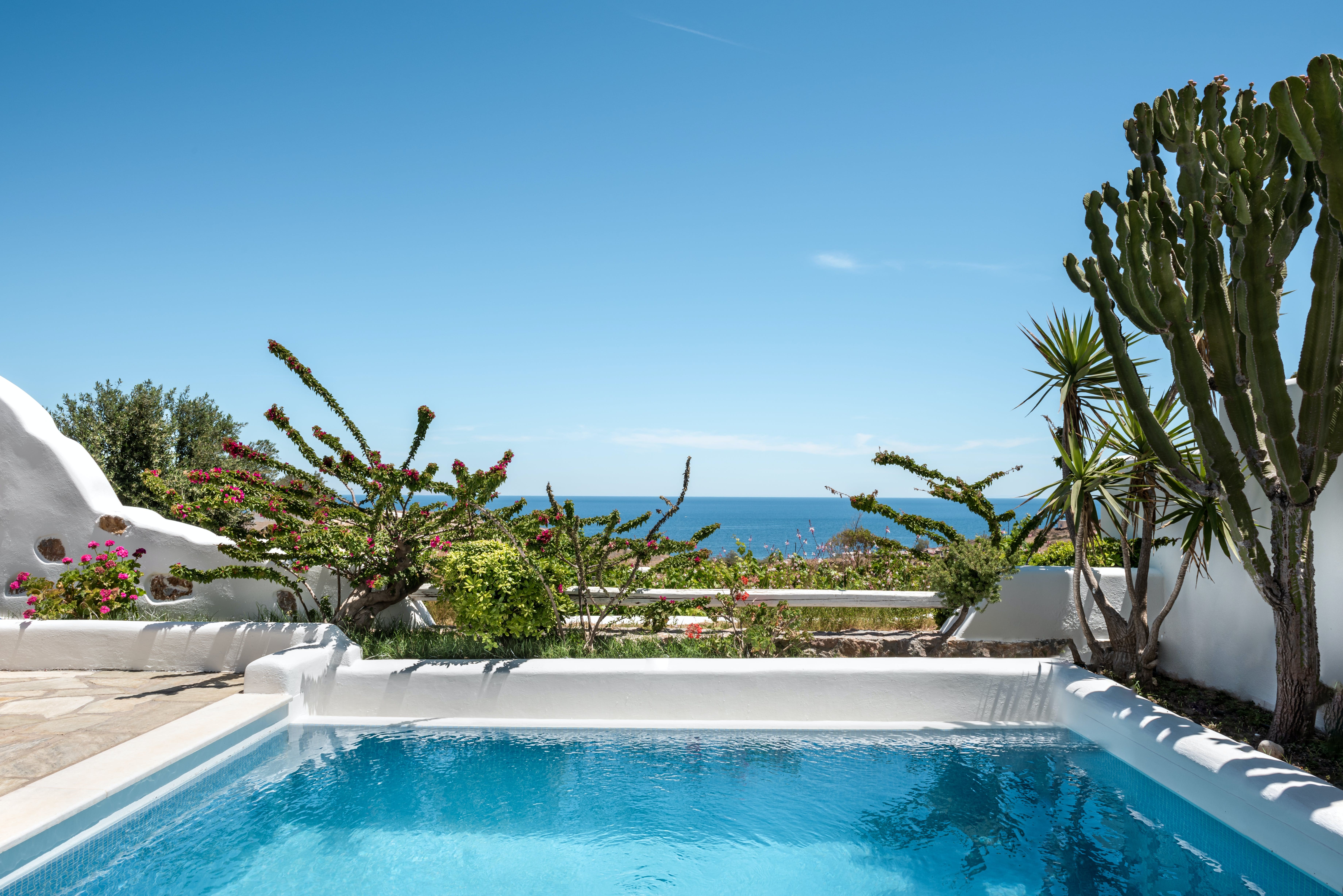 Villa Skaros Santorini: Charming 1-Bedroom Apartment with Pool and Sea Views, Santorini