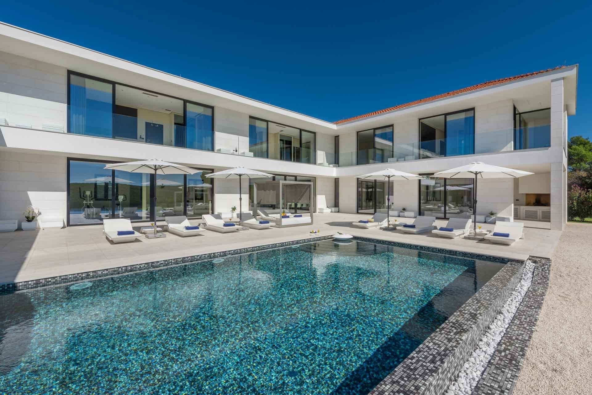 Villa Sveta Funtana: Luxury 5-Bedroom Villa with Sea Views and Pool, Istria