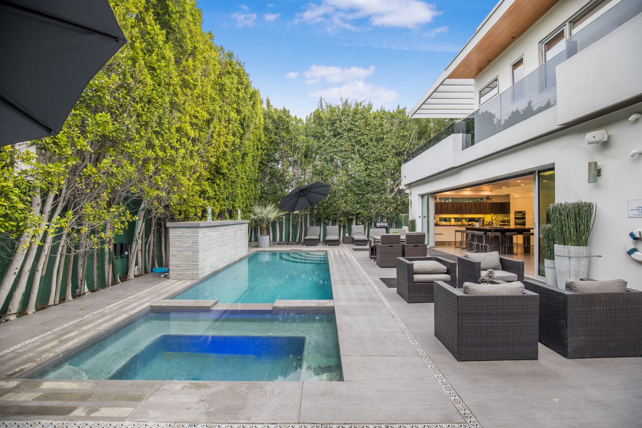 Villa Sycamore Beverly Grove: Luxury 5-Bedroom Villa with Pool and Sauna, Beverly Grove