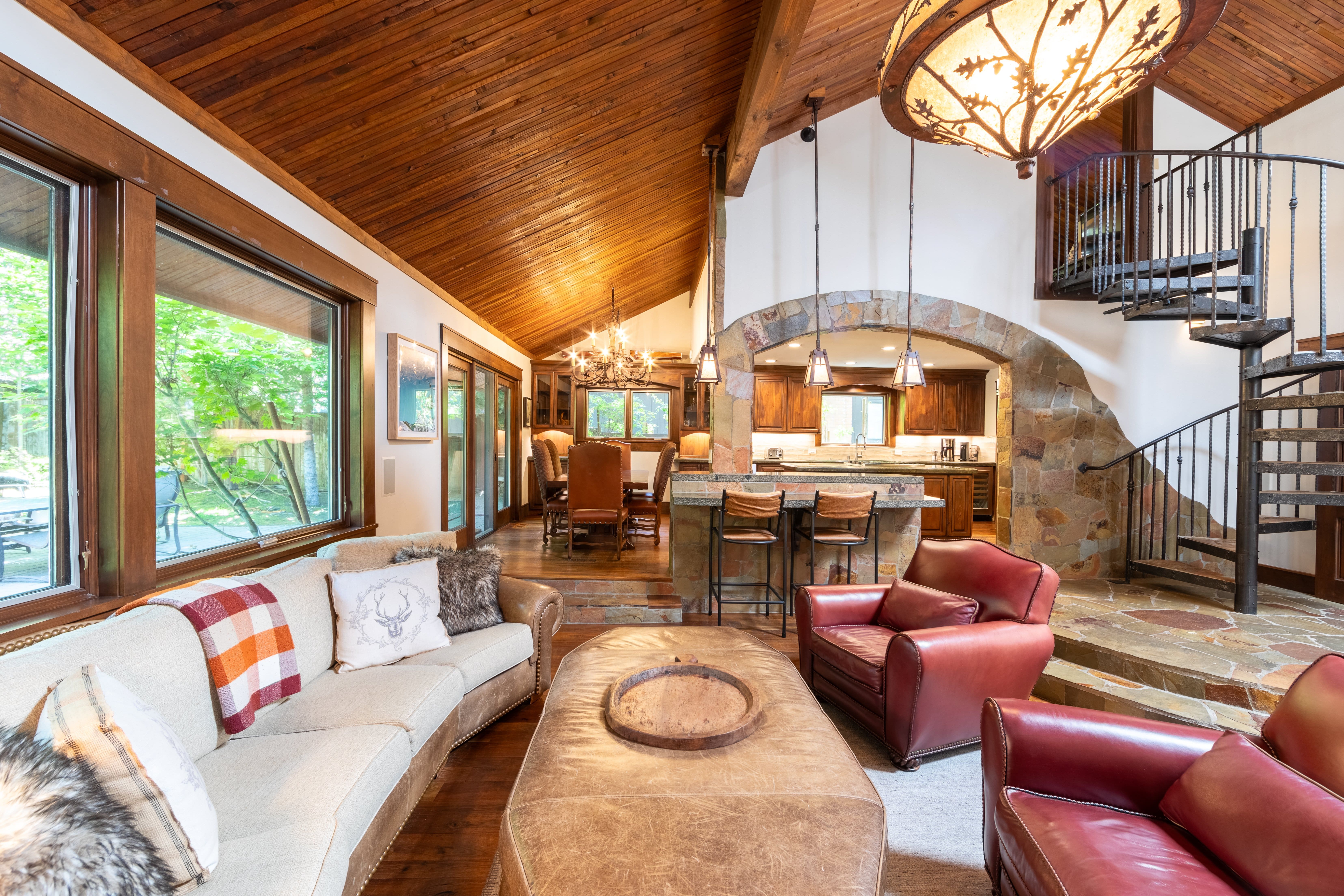 Villa Tallac Tahoe: Luxury 4-Bedroom Villa with Lake Views and Family-Friendly Amenities, Lake Tahoe