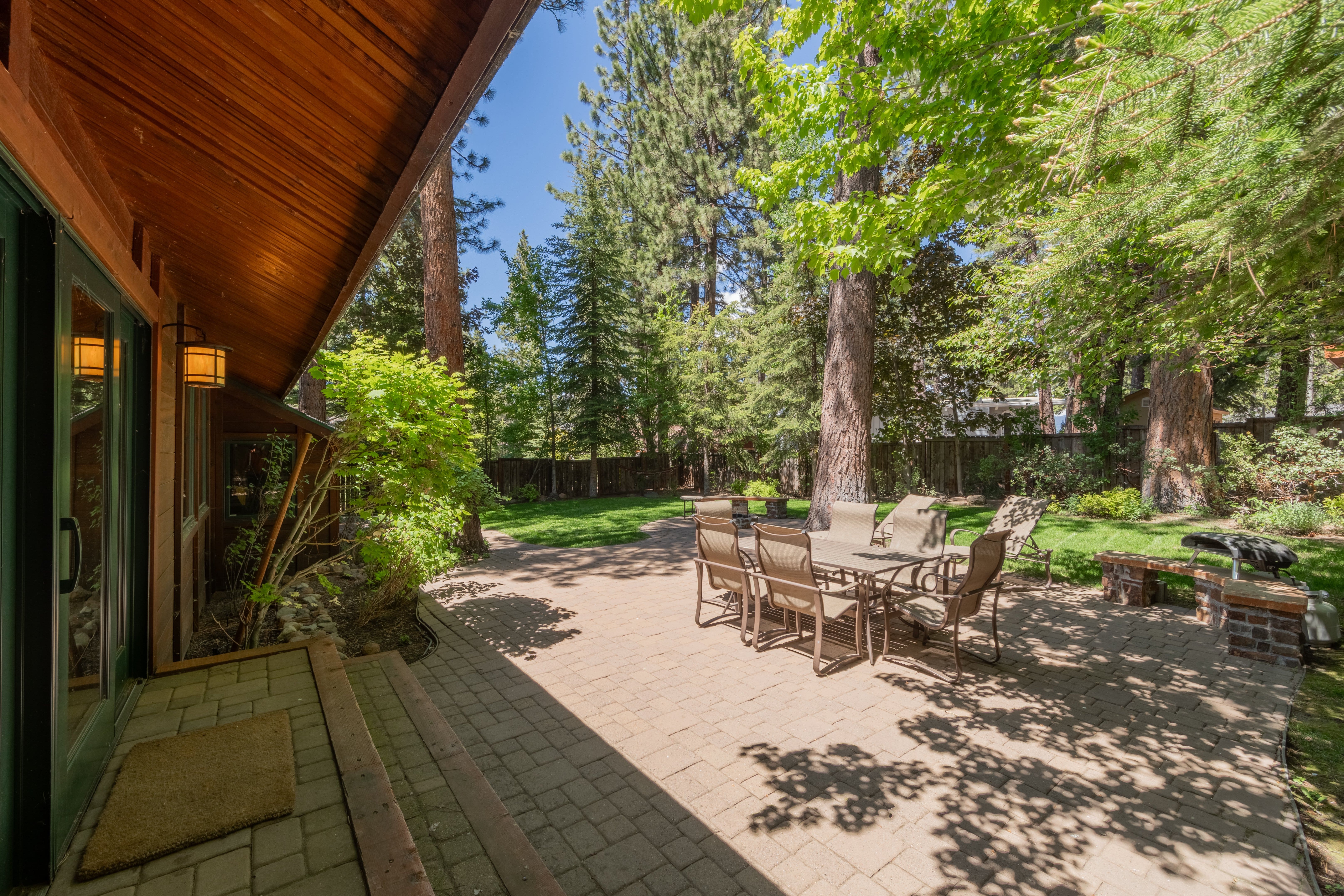Villa Tallac Tahoe: Luxury 4-Bedroom Villa with Lake Views and Family-Friendly Amenities, Lake Tahoe