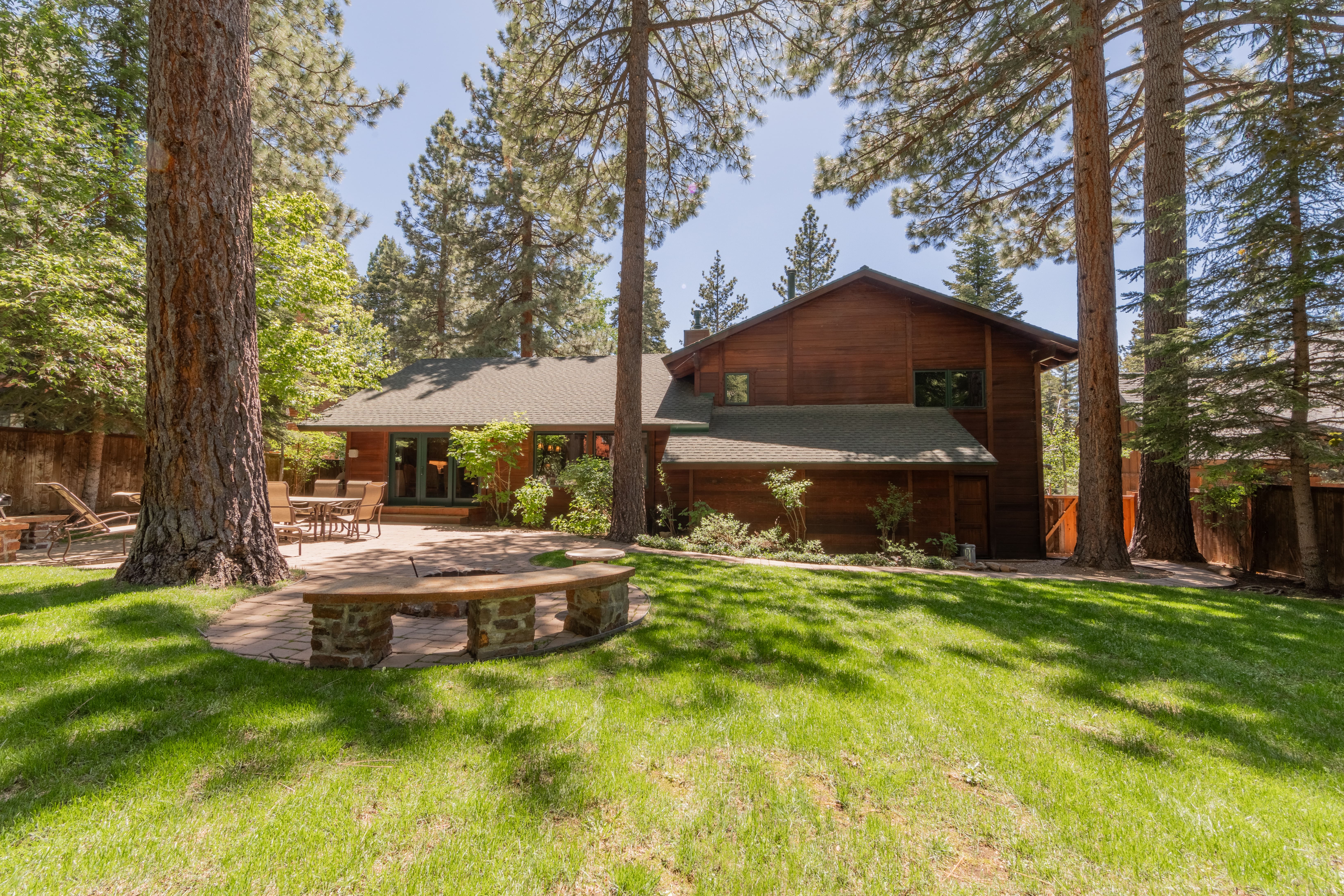 Villa Tallac Tahoe: Luxury 4-Bedroom Villa with Lake Views and Family-Friendly Amenities, Lake Tahoe