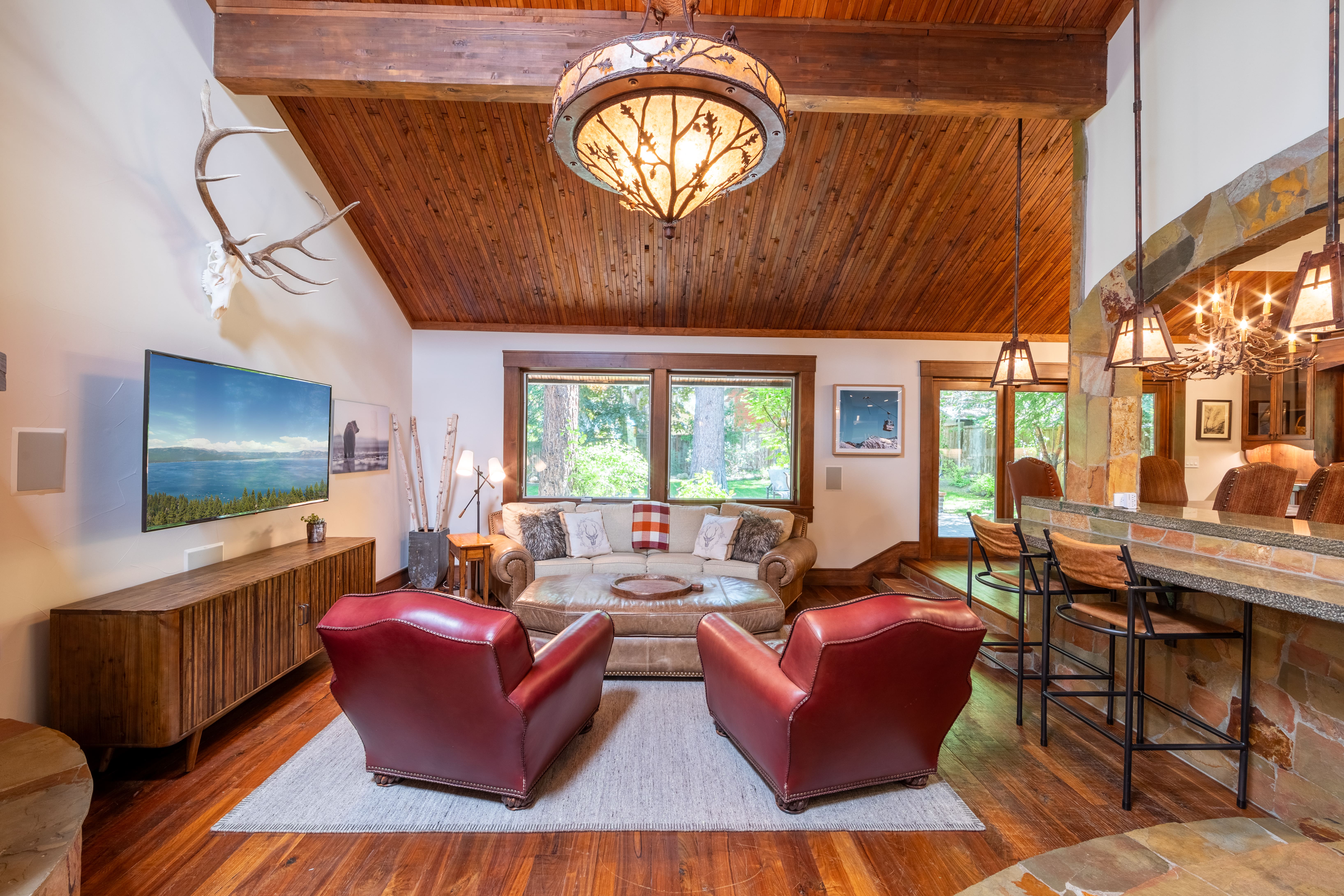 Villa Tallac Tahoe: Luxury 4-Bedroom Villa with Lake Views and Family-Friendly Amenities, Lake Tahoe