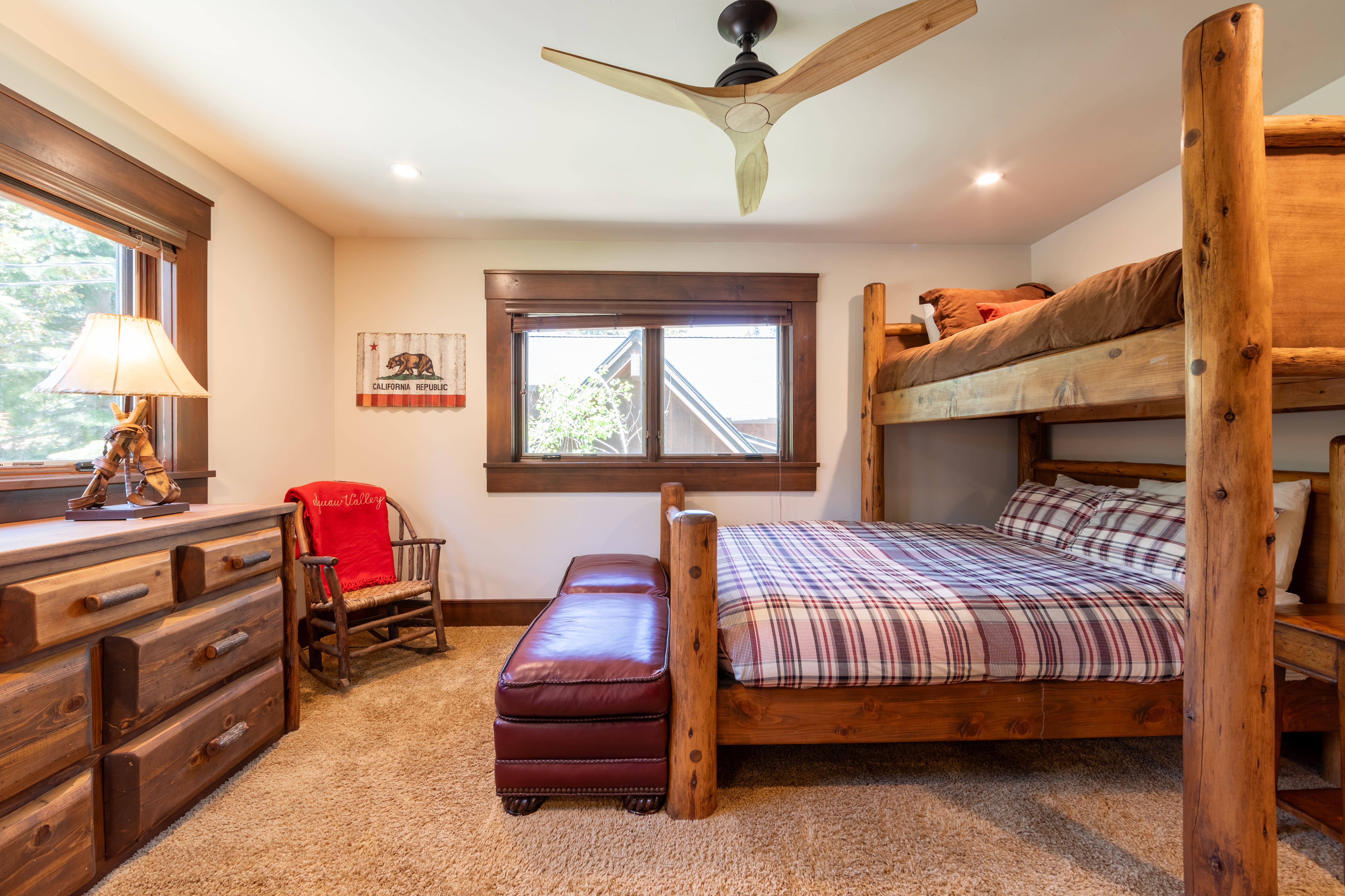 Villa Tallac Tahoe: Luxury 4-Bedroom Villa with Lake Views and Family-Friendly Amenities, Lake Tahoe