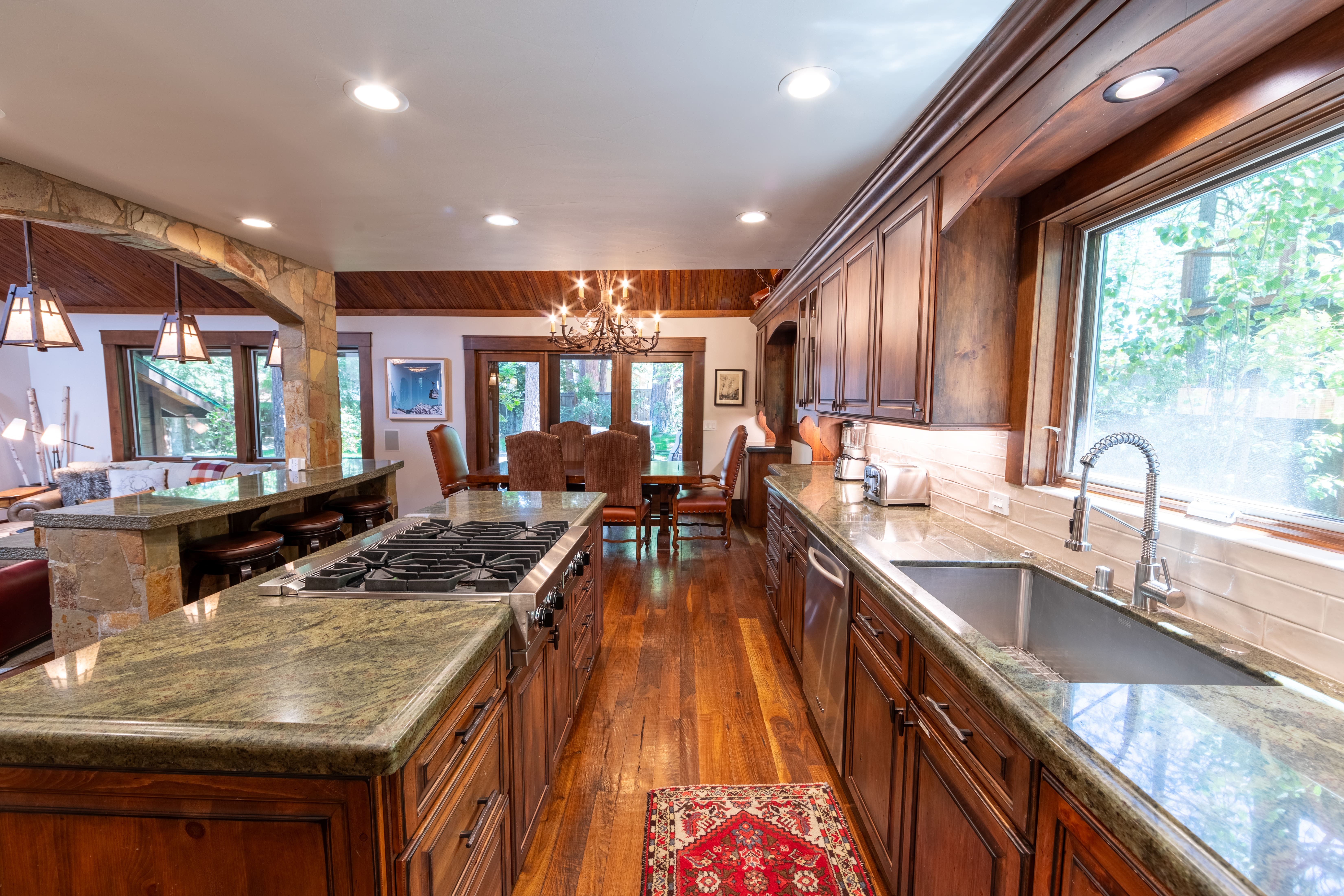 Villa Tallac Tahoe: Luxury 4-Bedroom Villa with Lake Views and Family-Friendly Amenities, Lake Tahoe